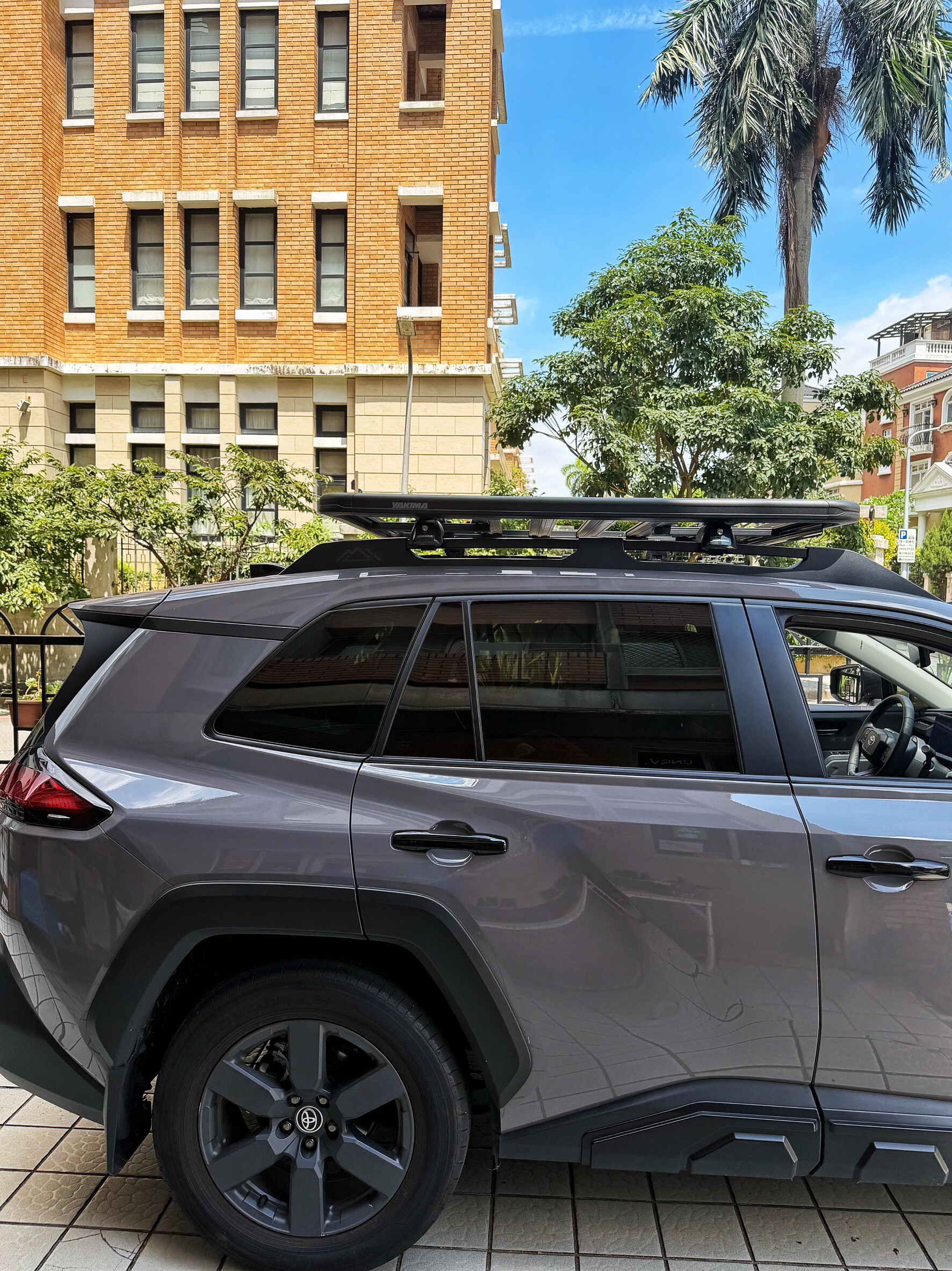 Toyota RAV4 6代 AD版安裝 YAKIMA LockNLoad Platform 車頂平台