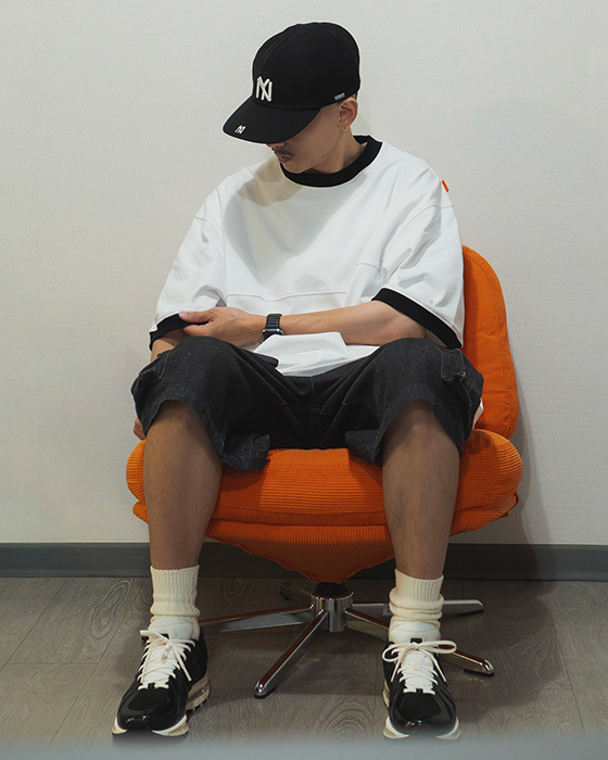 BASIC TEE WITH CONTRASTING RIBBED TRIMS - WHITE