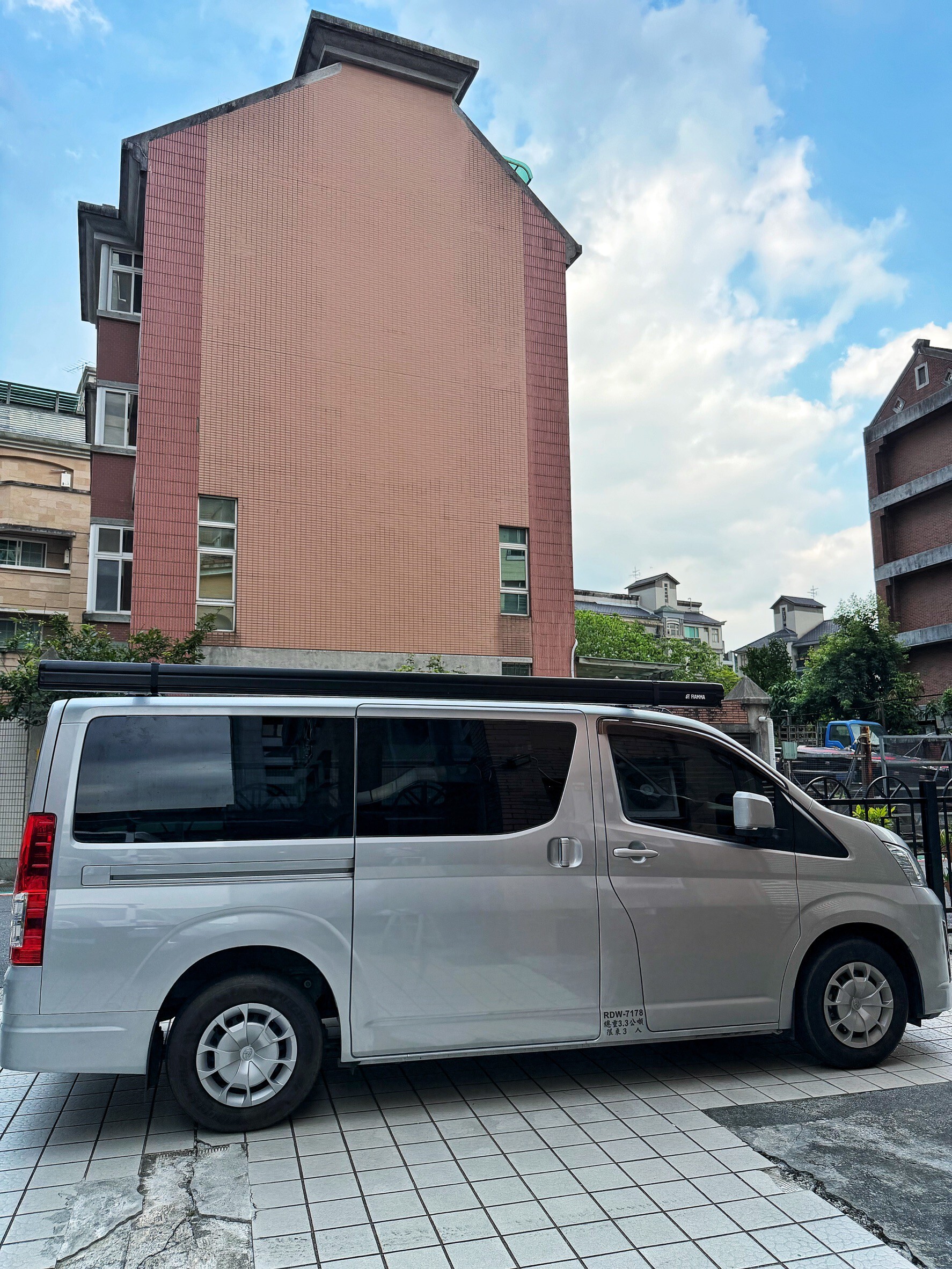 Toyota Hiace 車頂架整合 FIAMMA F45S 350 車邊帳
