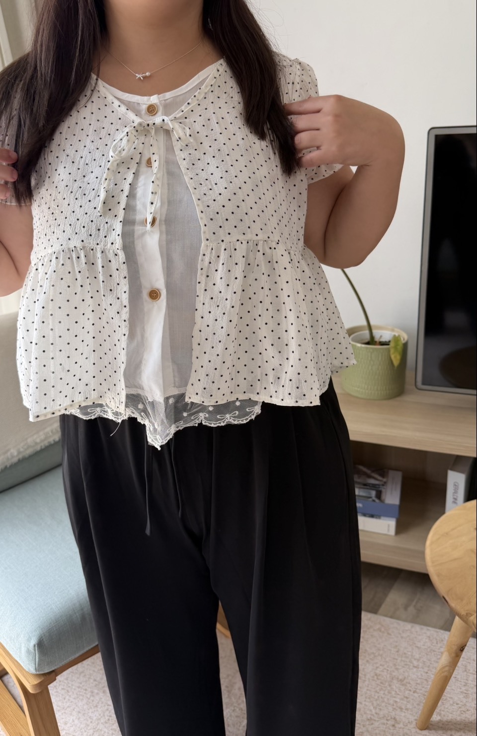 蕾絲水波點假兩件上衣(材質很舒服!)