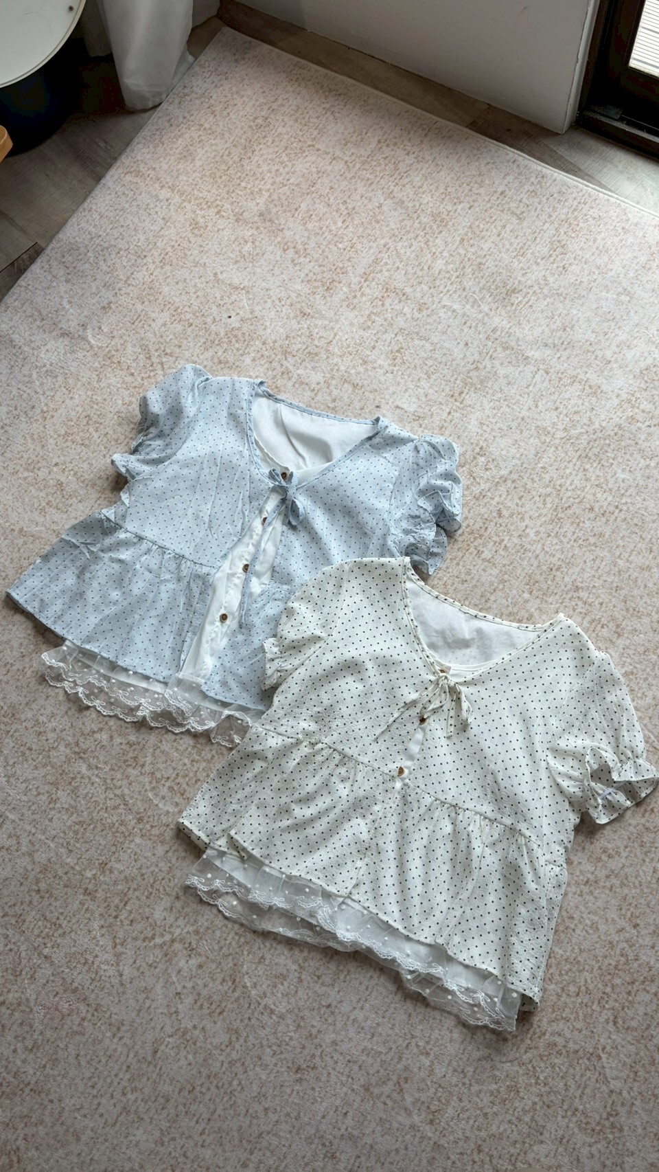 蕾絲水波點假兩件上衣(材質很舒服!)