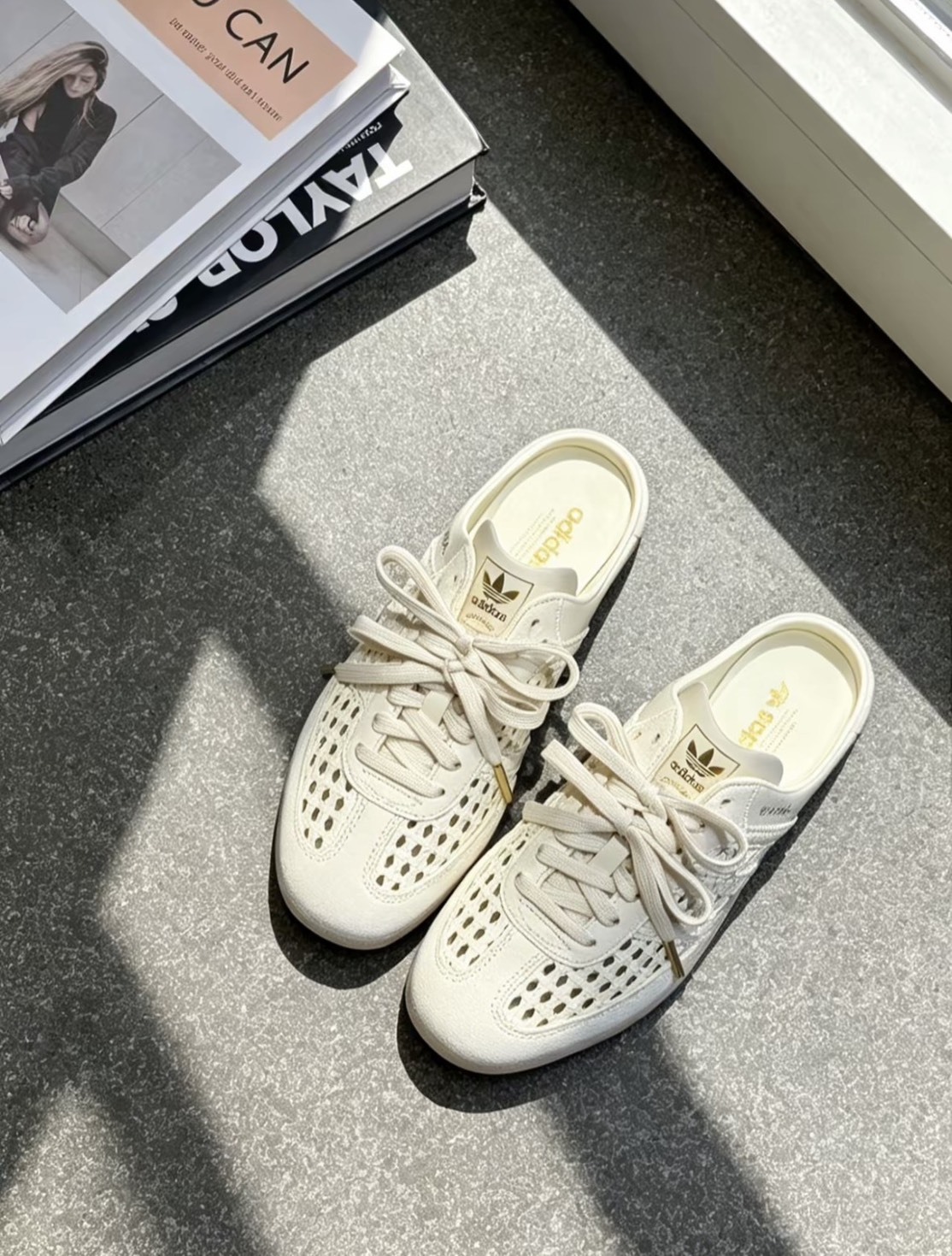 <天啊等到你補貨🥹> Adidas Samba 奶白 簍空編織穆勒拖