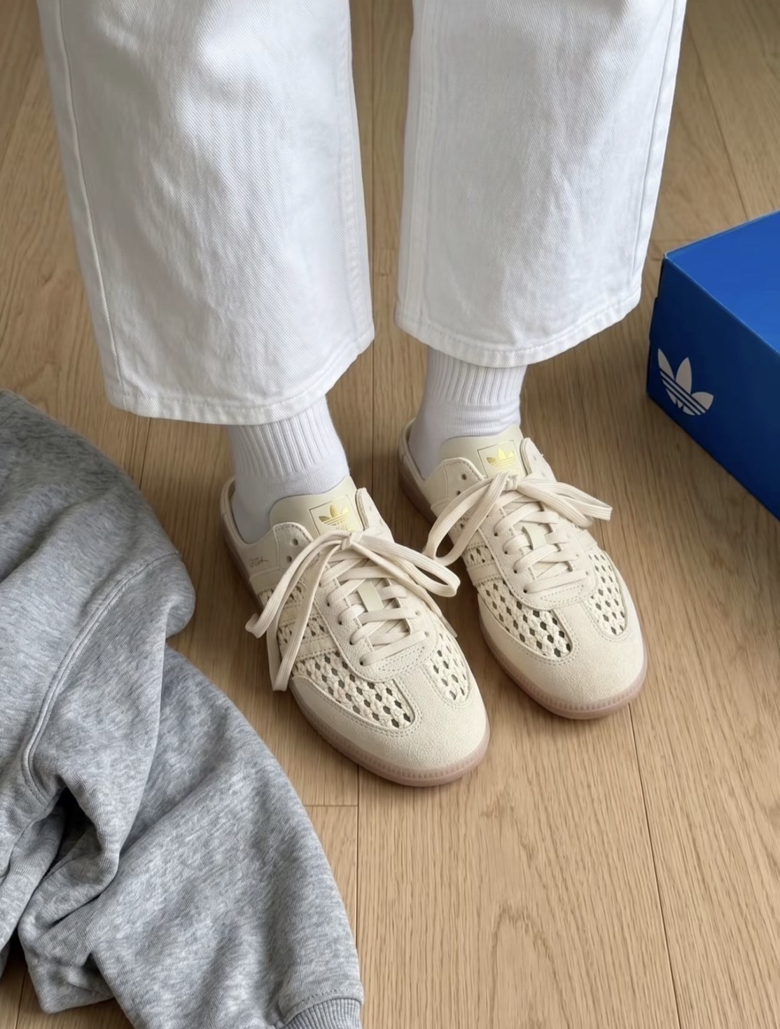 <天啊等到你補貨🥹> Adidas Samba 奶白 簍空編織穆勒拖