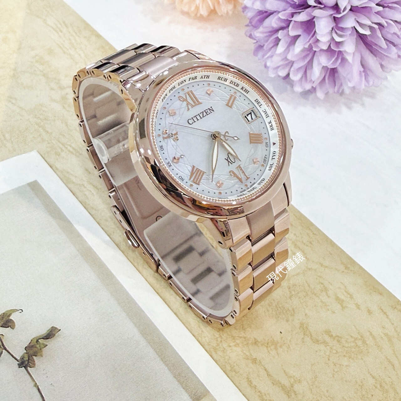 【CITIZEN 星辰】XC系列 花嫁 櫻花粉廣告款電波錶CB1135-52D  36mm 現代鐘錶