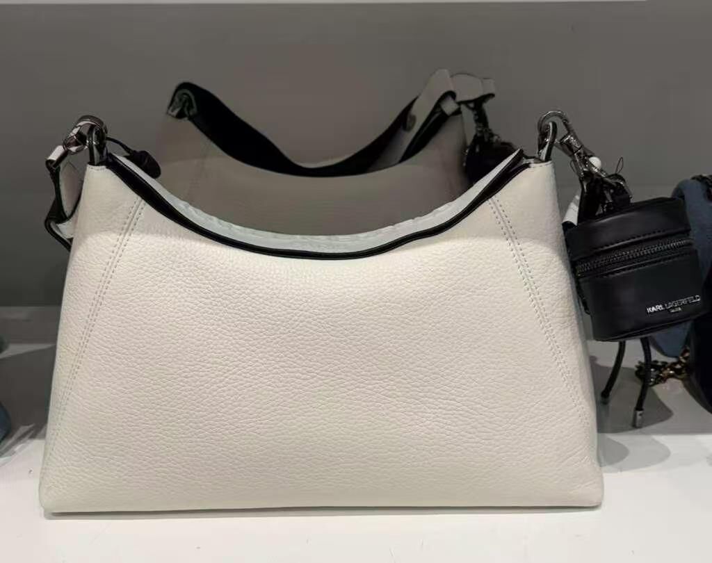 【預購】KARL LAGERFELD PARIS H071854 Nikole Crossbody 荔枝紋掛飾斜揹包 (奶白色)