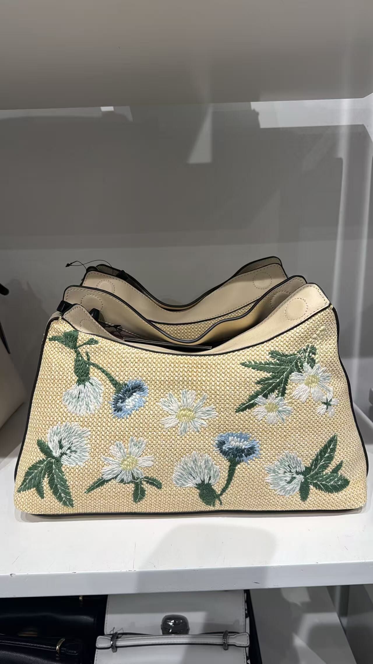 【預購】KARL LAGERFELD PARIS H071855 Nikole Crossbody 花卉刺繡斜揹包 (米色)