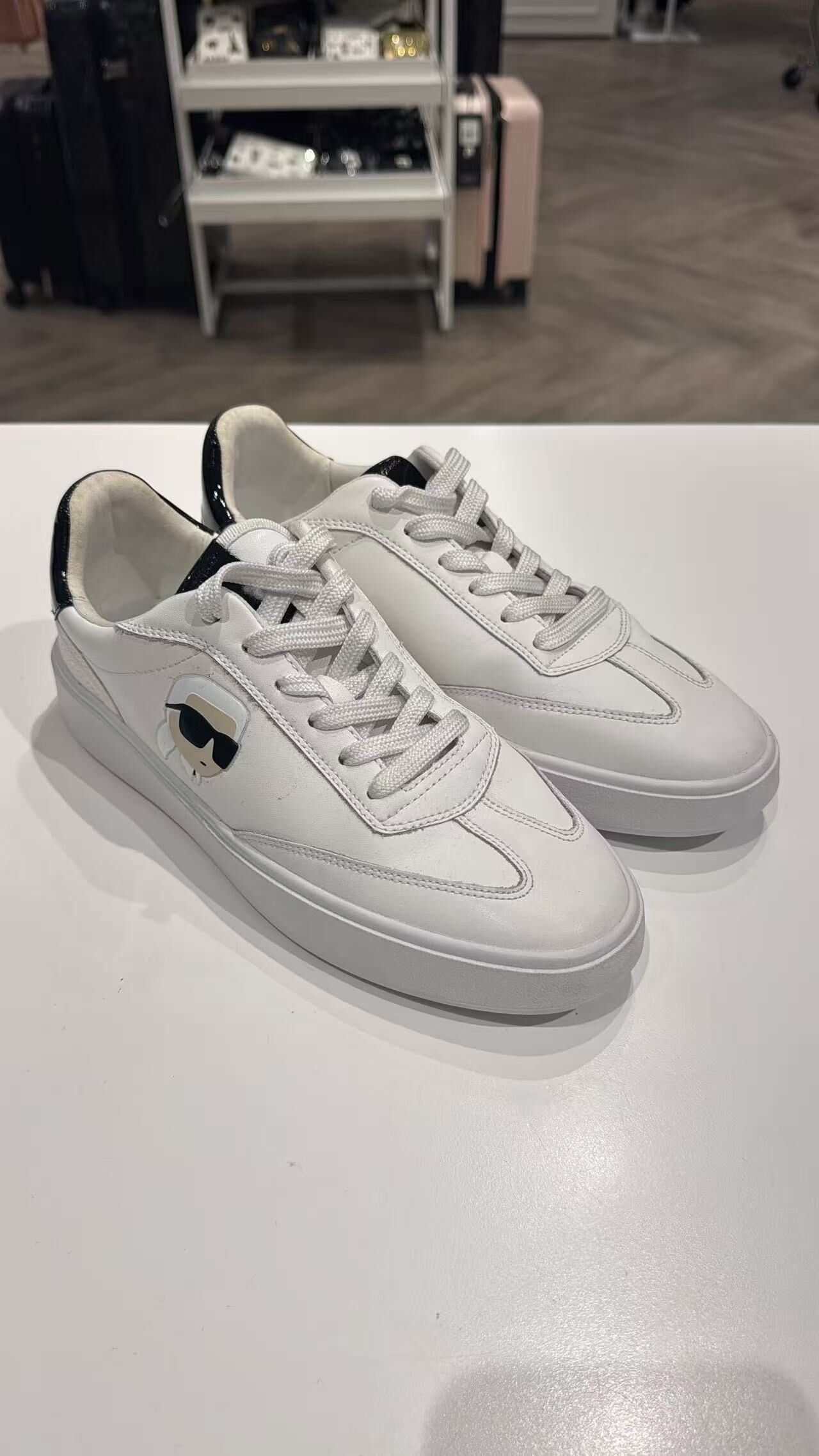 【預購】KARL LAGERFELD PARIS H071857 Sumava 女裝休閑鞋 (白色)