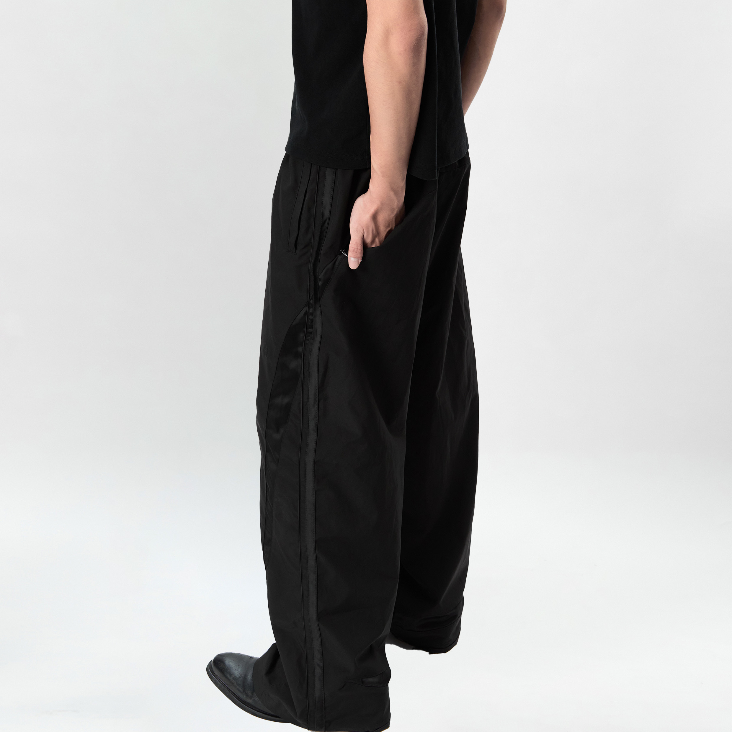 JOBDATASHEET Embroidered Paneled Sports Pants [D38]