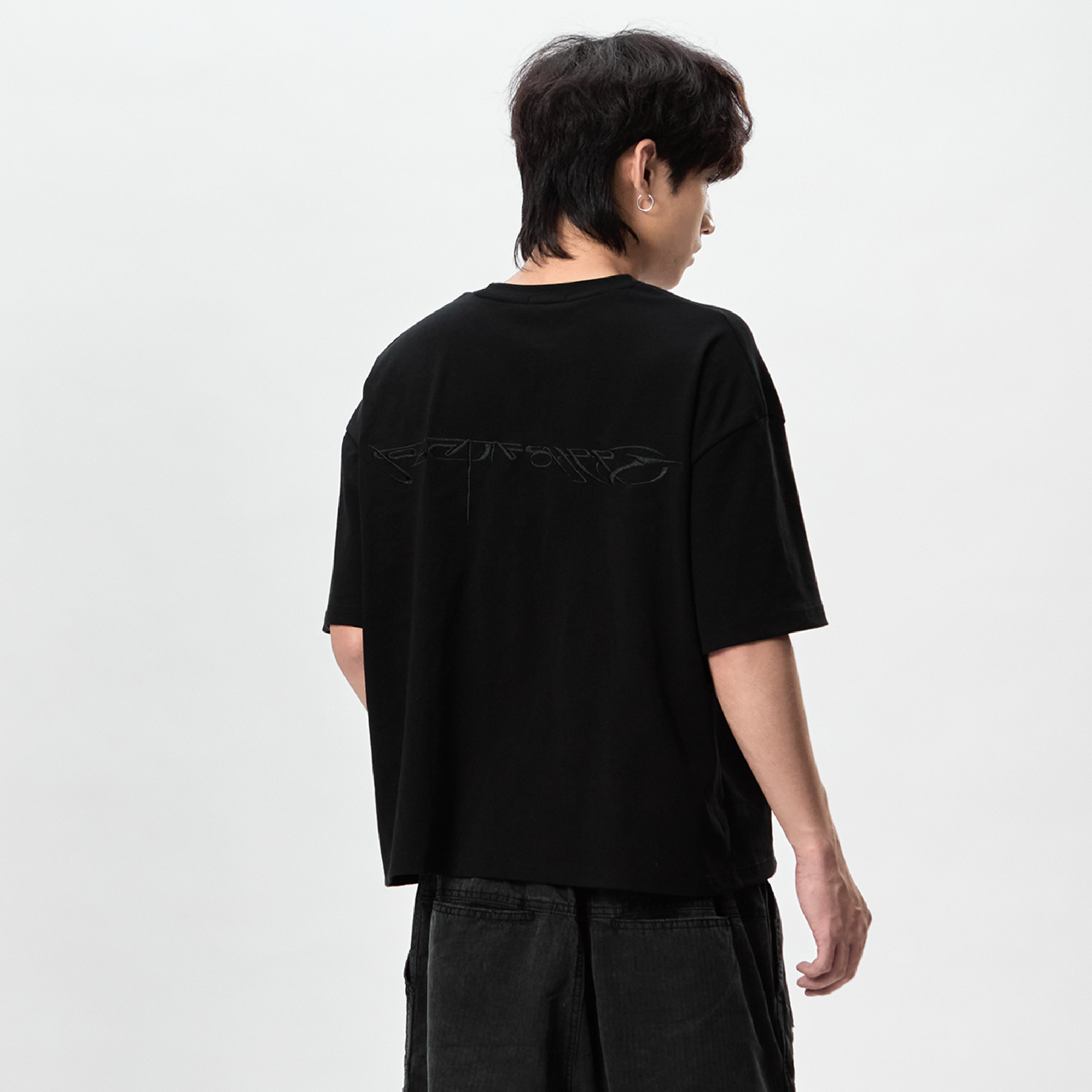 JOBDATASHEET Black Unique Graphic Embroidered Tee [D42]