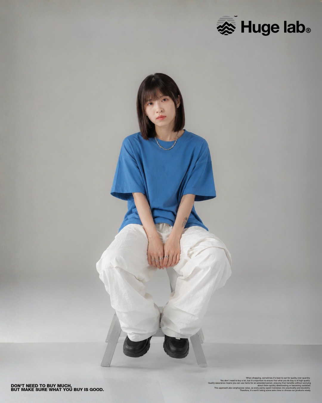 Huge Lab. 特殊台灣製造16支親膚棉 寬版小LOGO短T