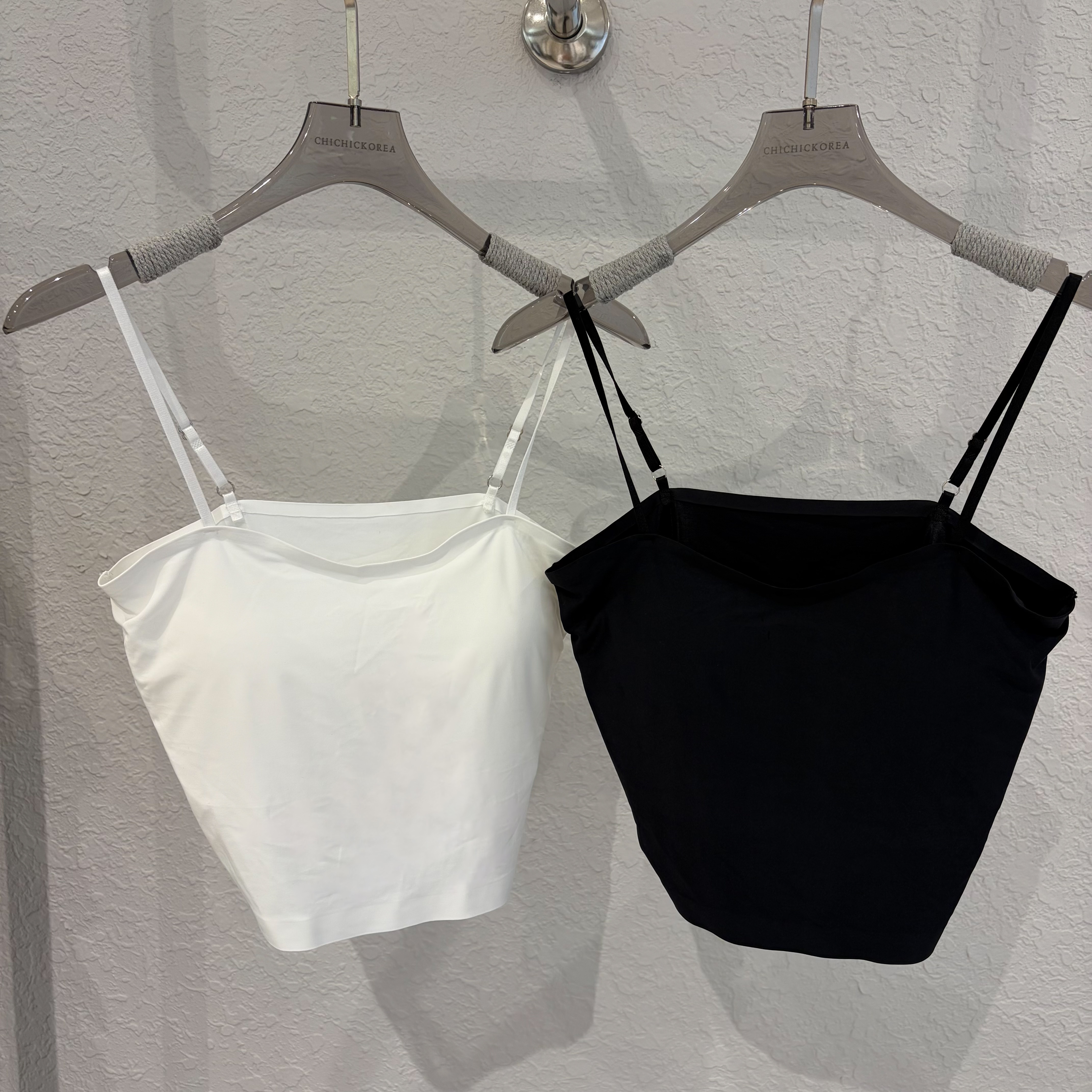 Q03可調肩素色涼感bra top(黑/白，無折扣)