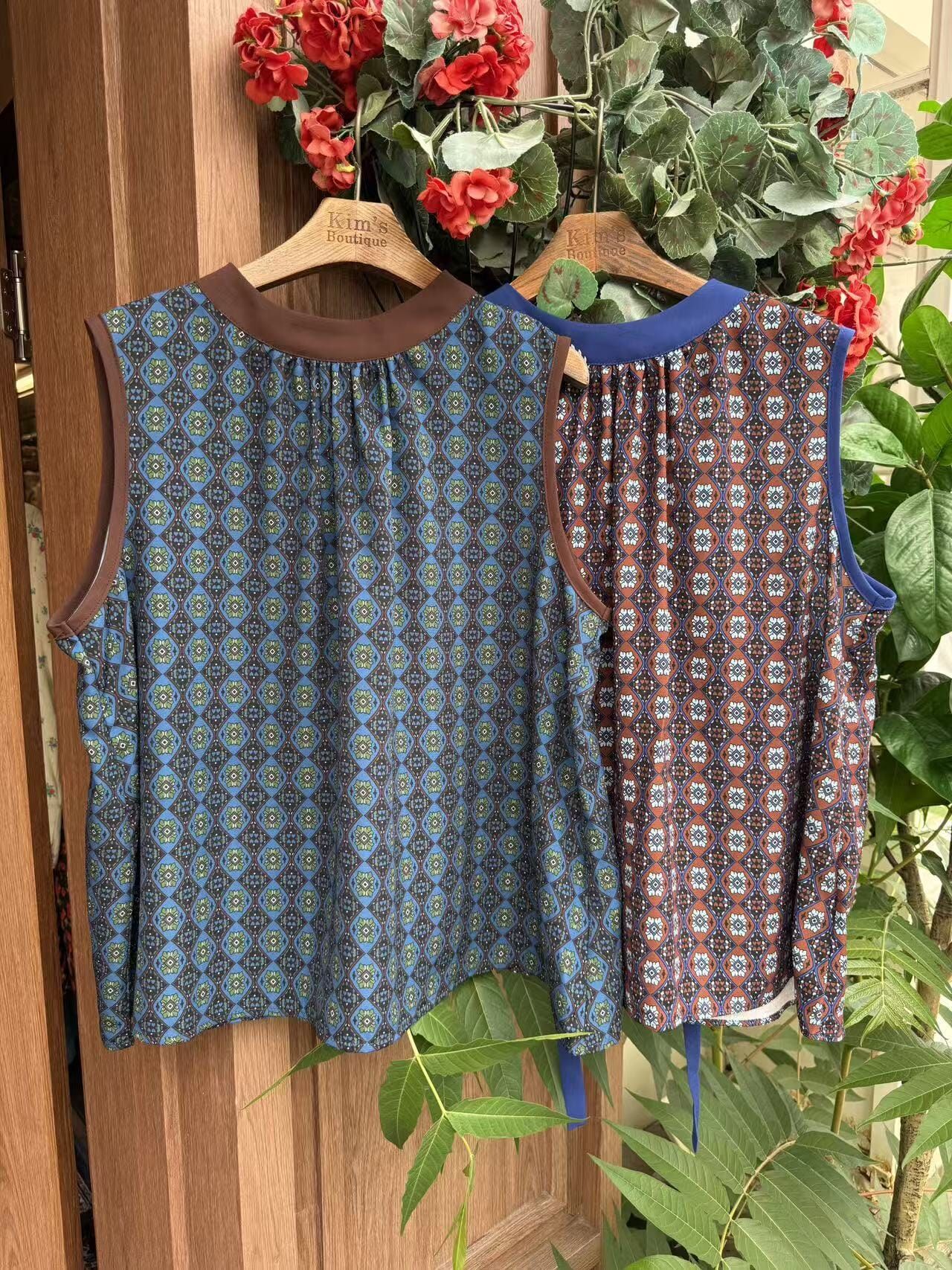 KM6408 幾何花紋拼色圓領上衣