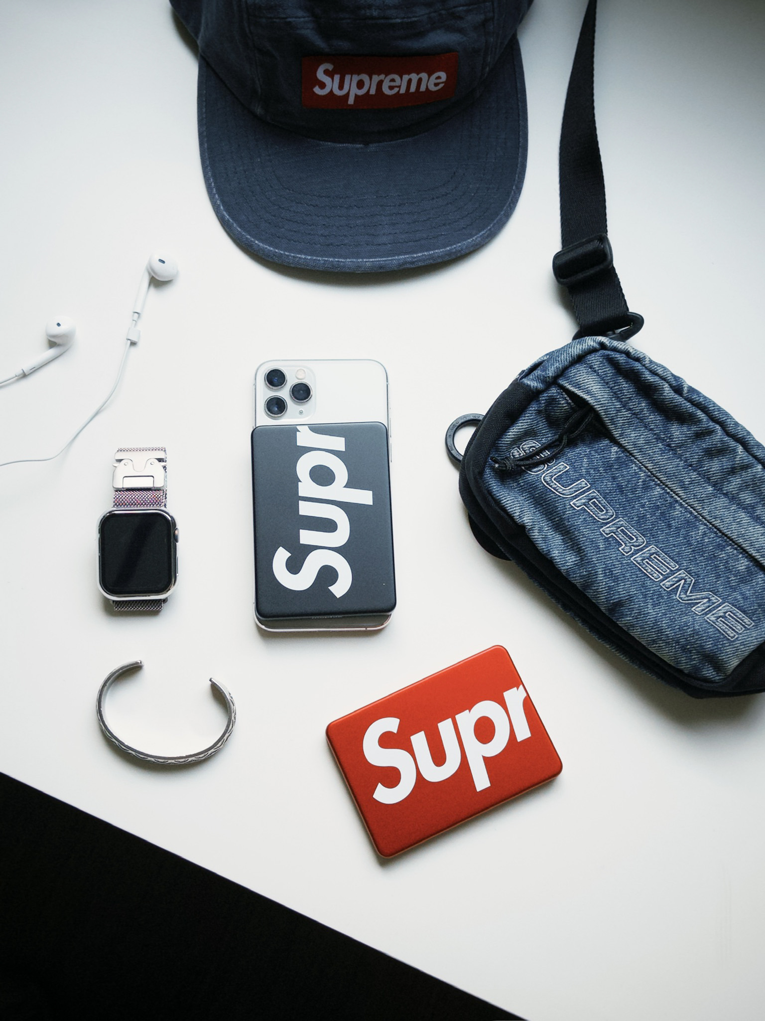 "現貨" Supreme 26SS Mophie Q12 Powerstation 磁吸 行動電源 紅色/黑色