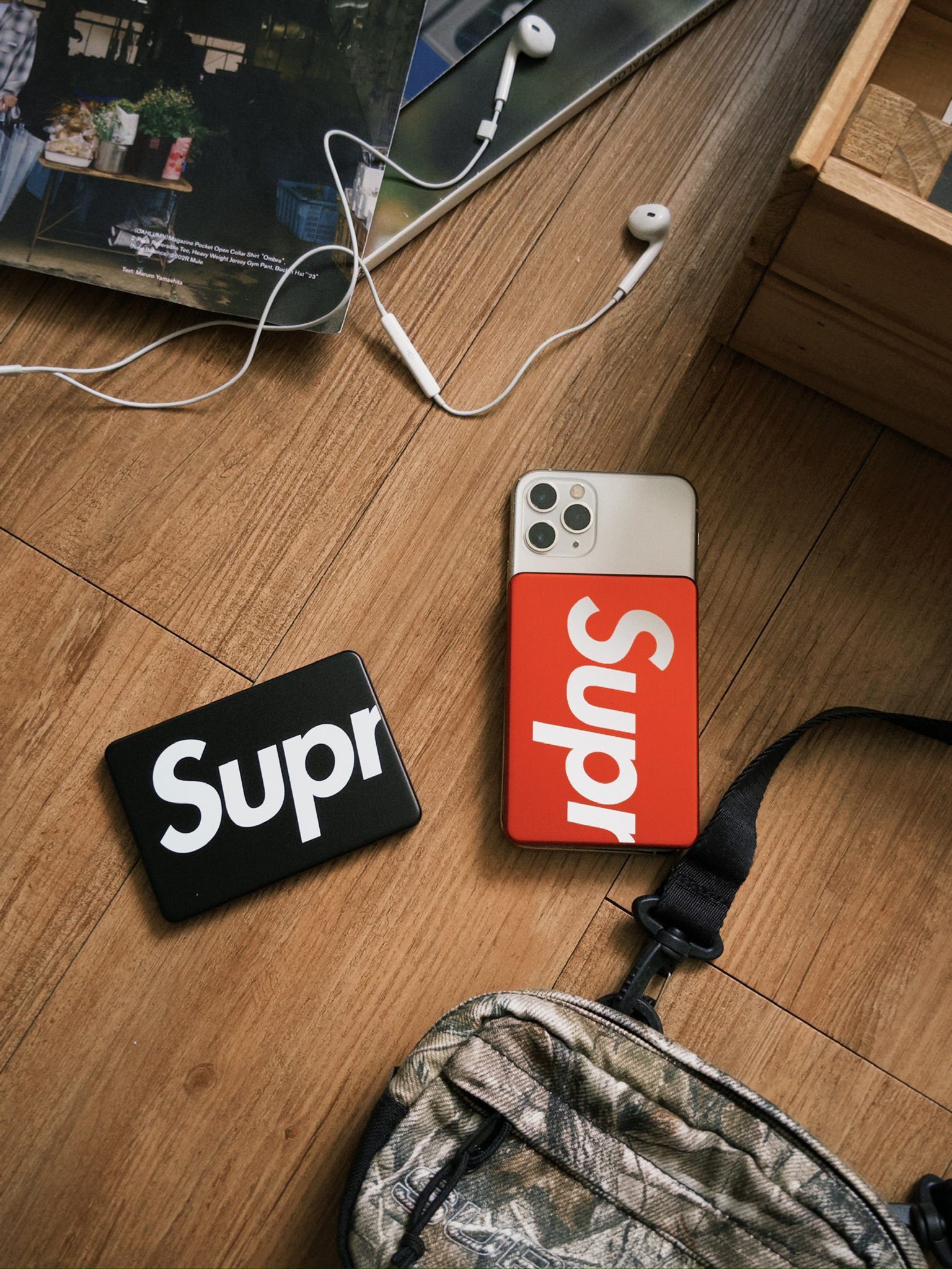 "現貨" Supreme 26SS Mophie Q12 Powerstation 磁吸 行動電源 紅色/黑色
