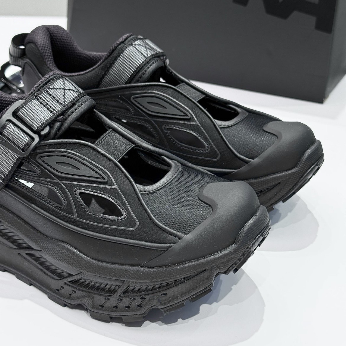 【代購】HOKA ONE ONE Stinson Breeze 越野跑鞋 男女同款 黑色