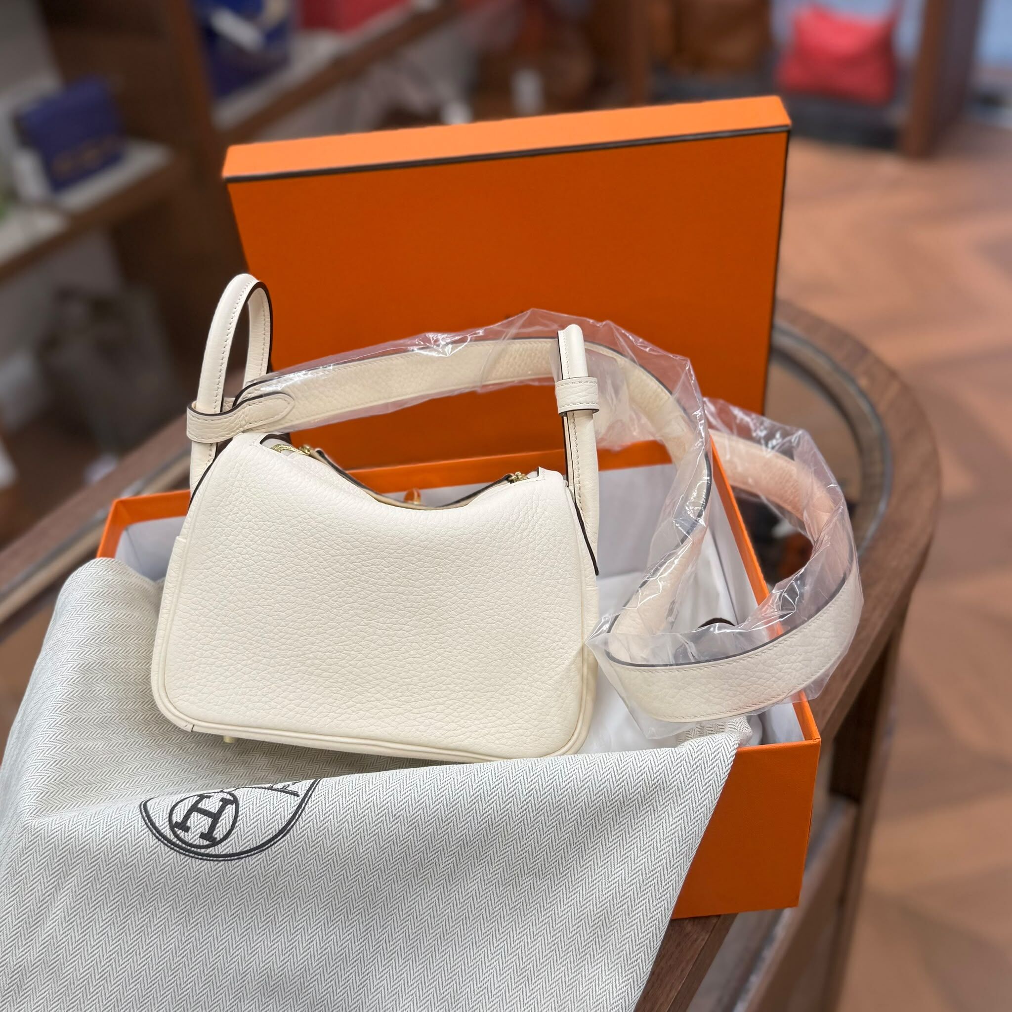 BRAND NEW HERMES MINI LINDY 二代 NATA TC GHW 奶油白金扣 STAMP K #愛馬仕