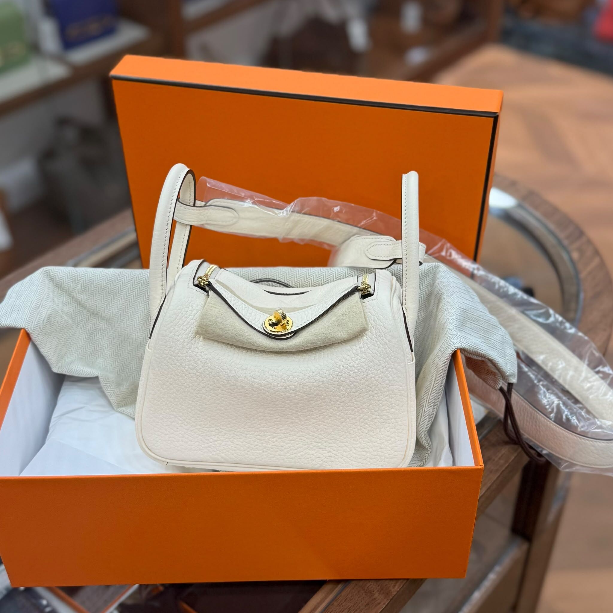 BRAND NEW HERMES MINI LINDY 二代 NATA TC GHW 奶油白金扣 STAMP K #愛馬仕