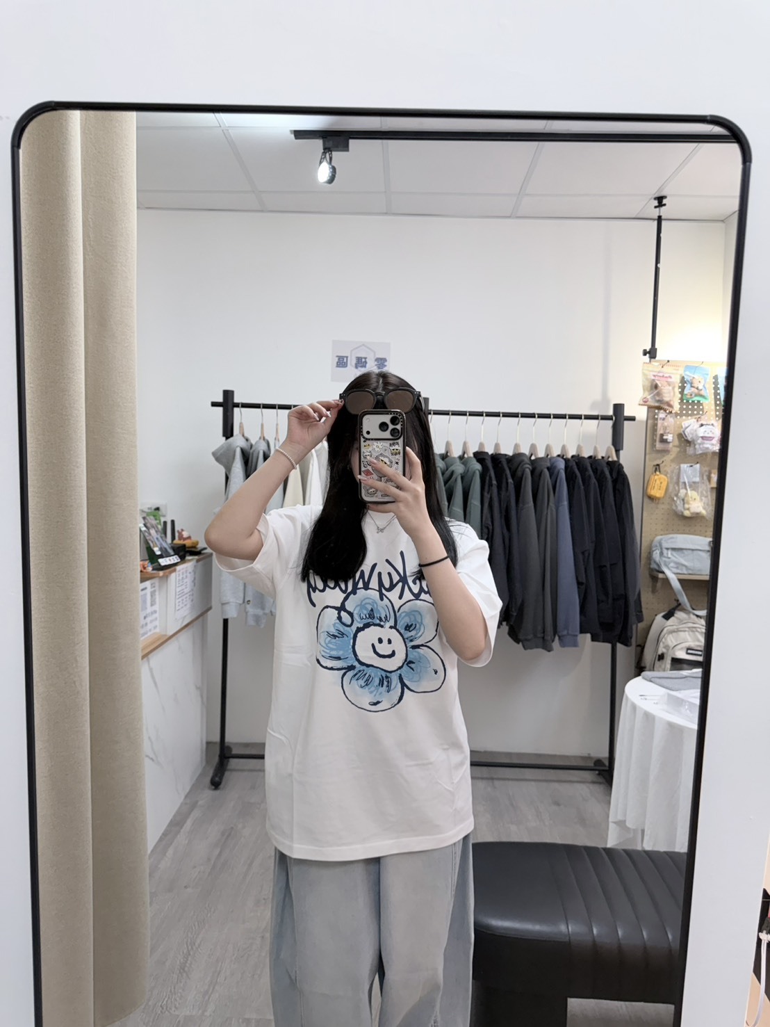 【OWN】Wacky Willy 短袖 上衣 春夏 花花 塗鴉 寬鬆 舒適 不分男女 黑色 白色 小飛人 小黃人 韓國