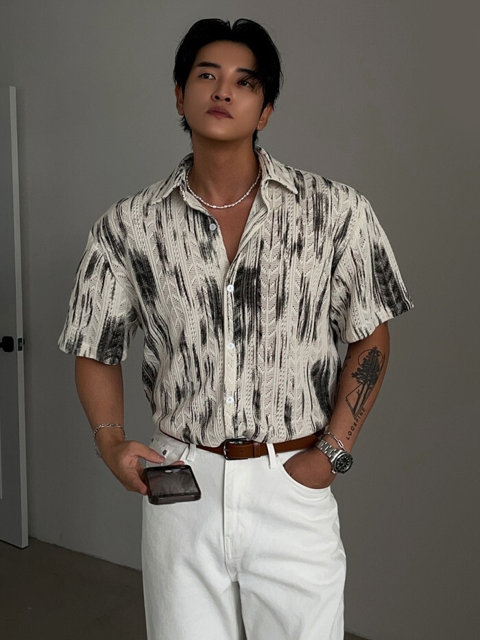 drawing knit shirt