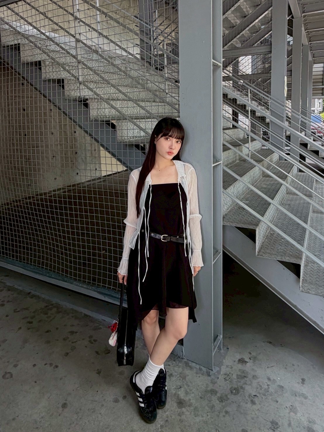 LINA LINA唯美偏愛睫毛蕾絲不規則裙襬洋裝-貴氣黑