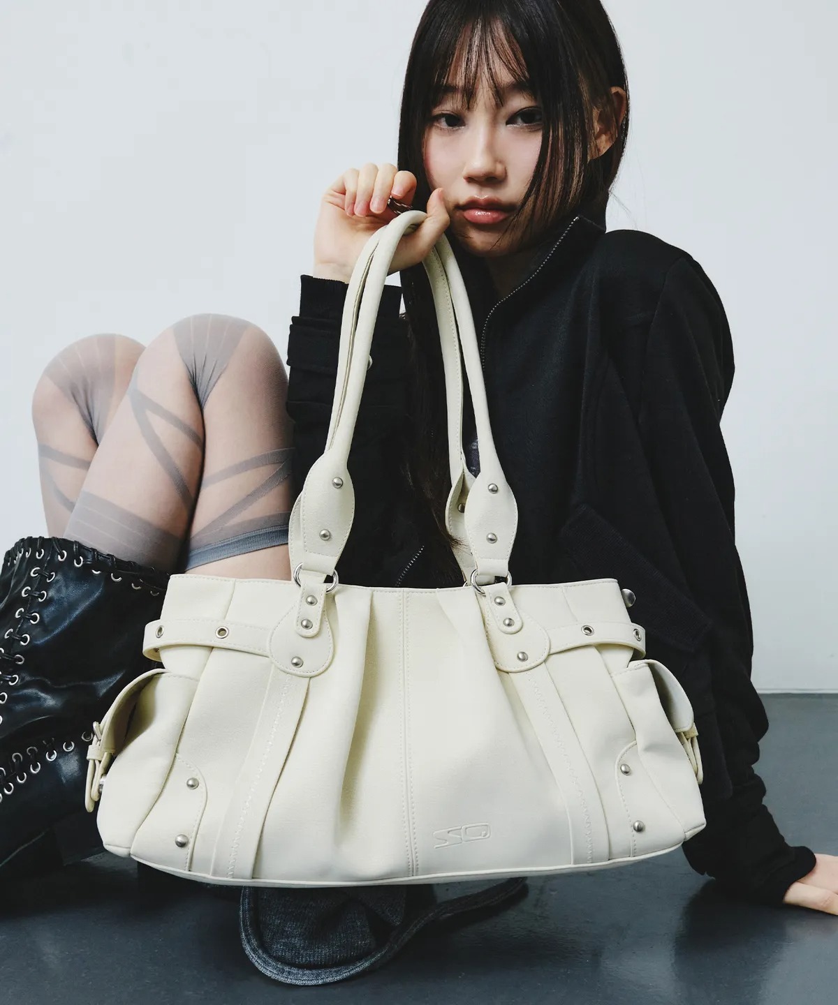 Square Line Mora