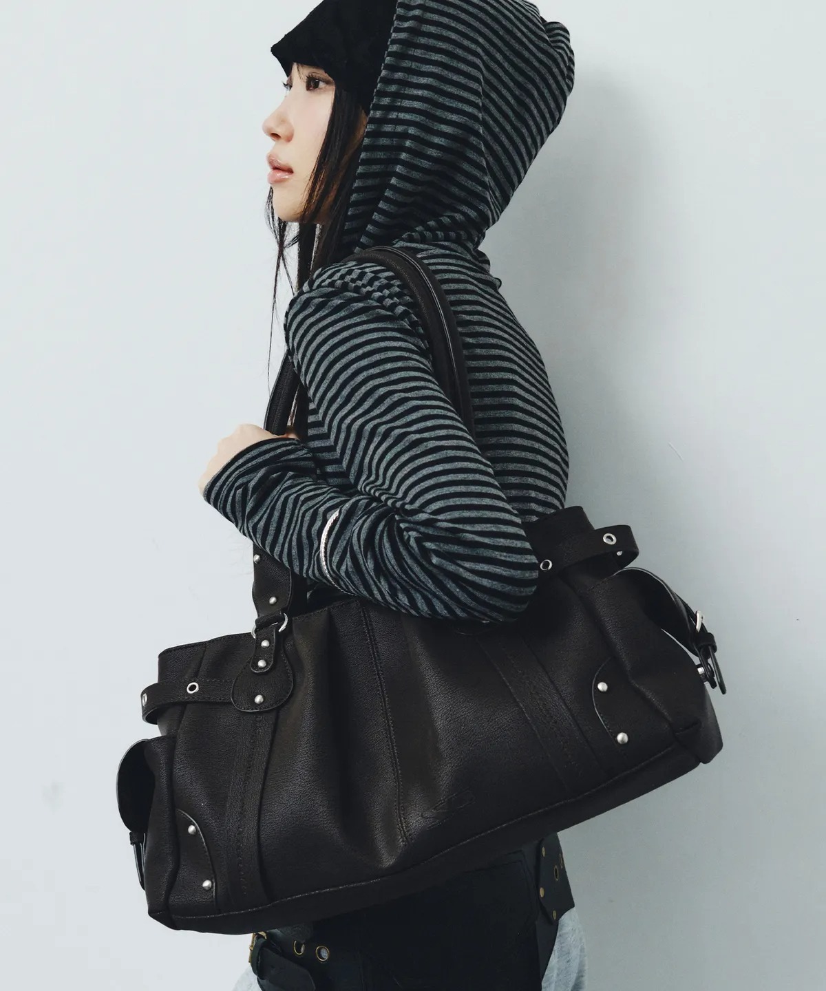 Square Line Mora