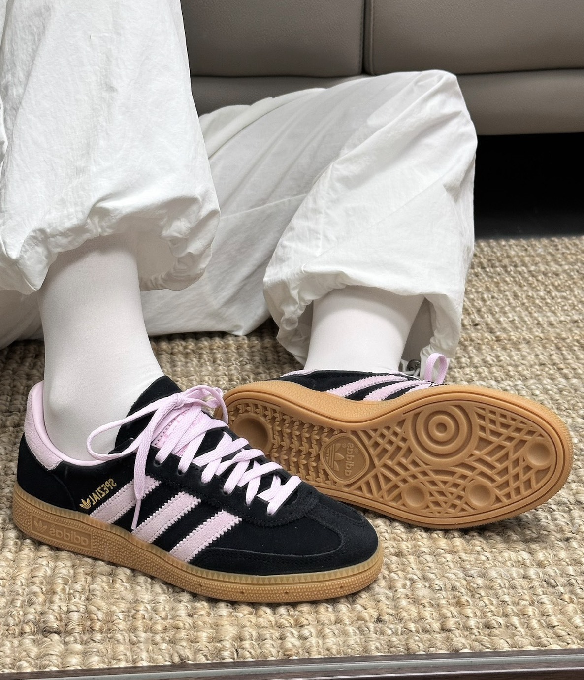 【OWN】Adidas HANDBALL SPEZIAL 麂皮 休閒 平底 球鞋 成人款 德訓鞋 黑粉 Black Pink IE5897