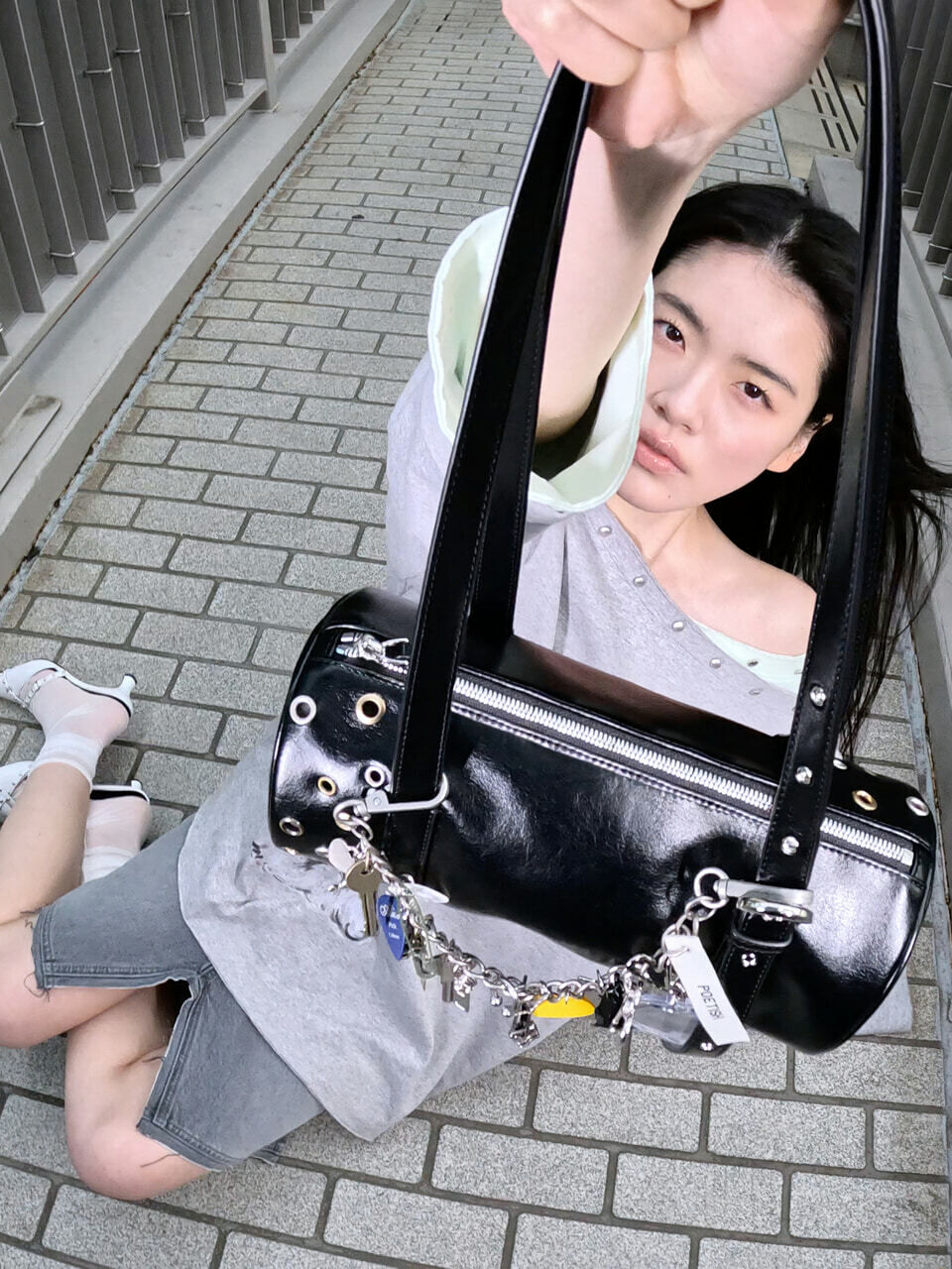 POETISH EYELETS POINT SHOULDER BAG