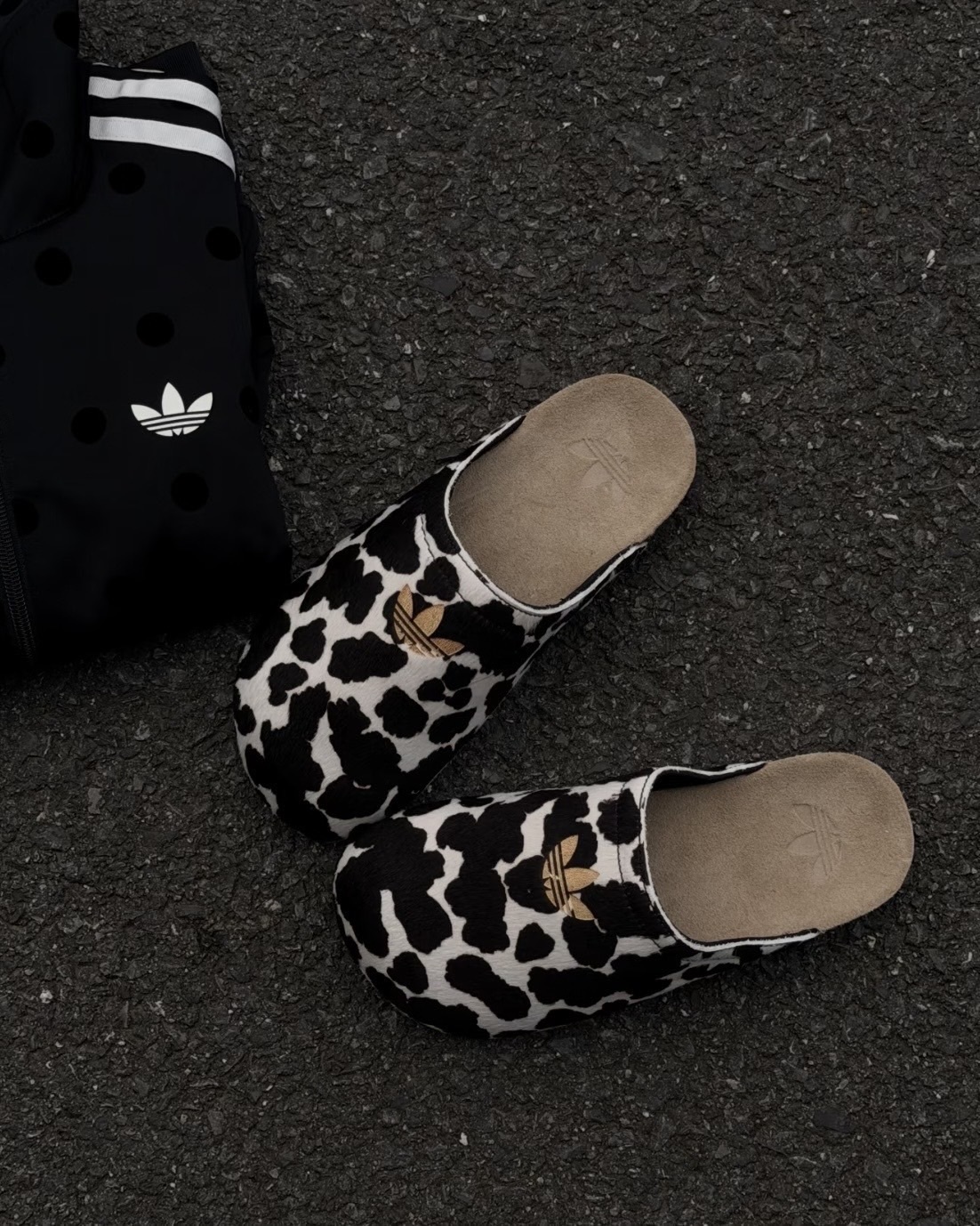 〈 MOO~~🐮🥛〉Adidas Originals Adimule 乳牛紋 穆勒鞋 懶人鞋