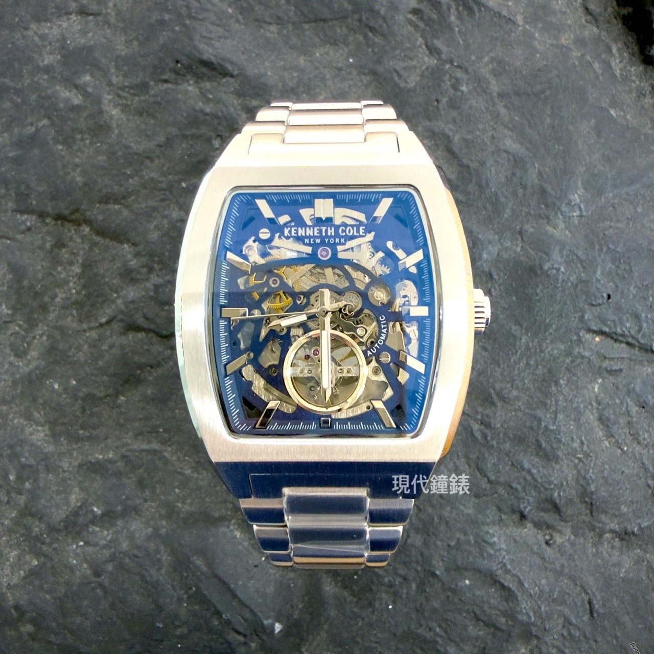 【KENNETH COLE】酒桶型透視鏤空機械紳士腕錶 KCWGY0077503 40mm 現代鐘錶