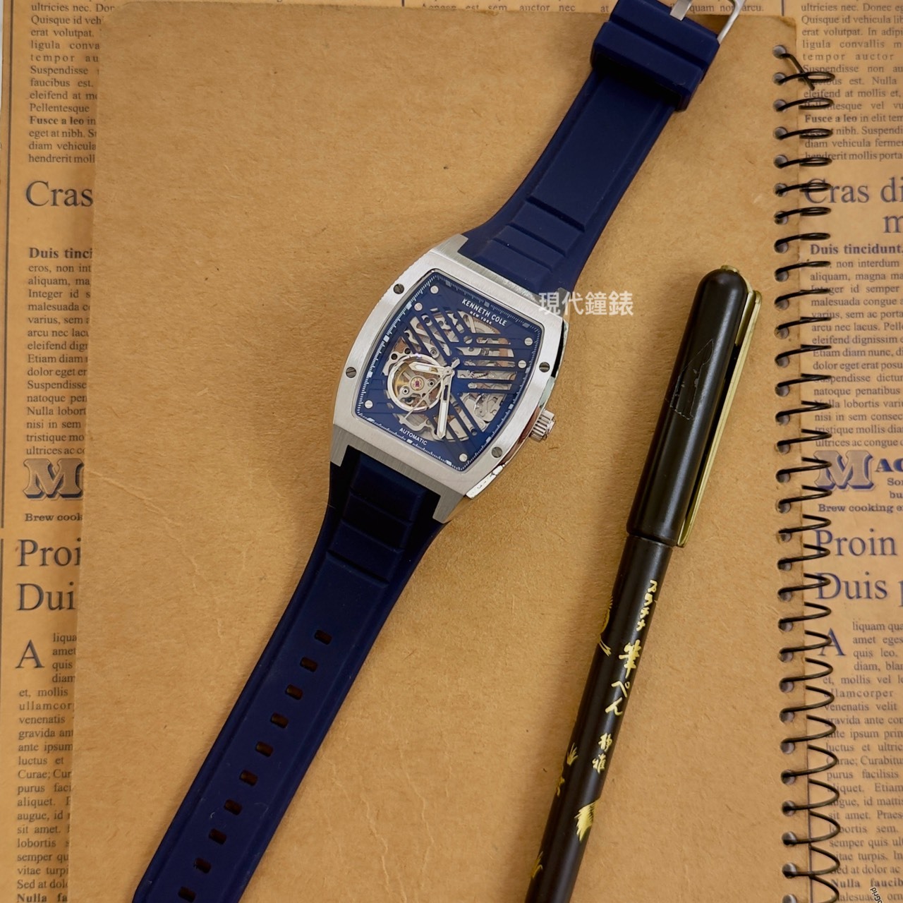 【KENNETH COLE】酒桶型透視鏤空機械紳士腕錶 KCWGZ0046101 40mm 現代鐘錶