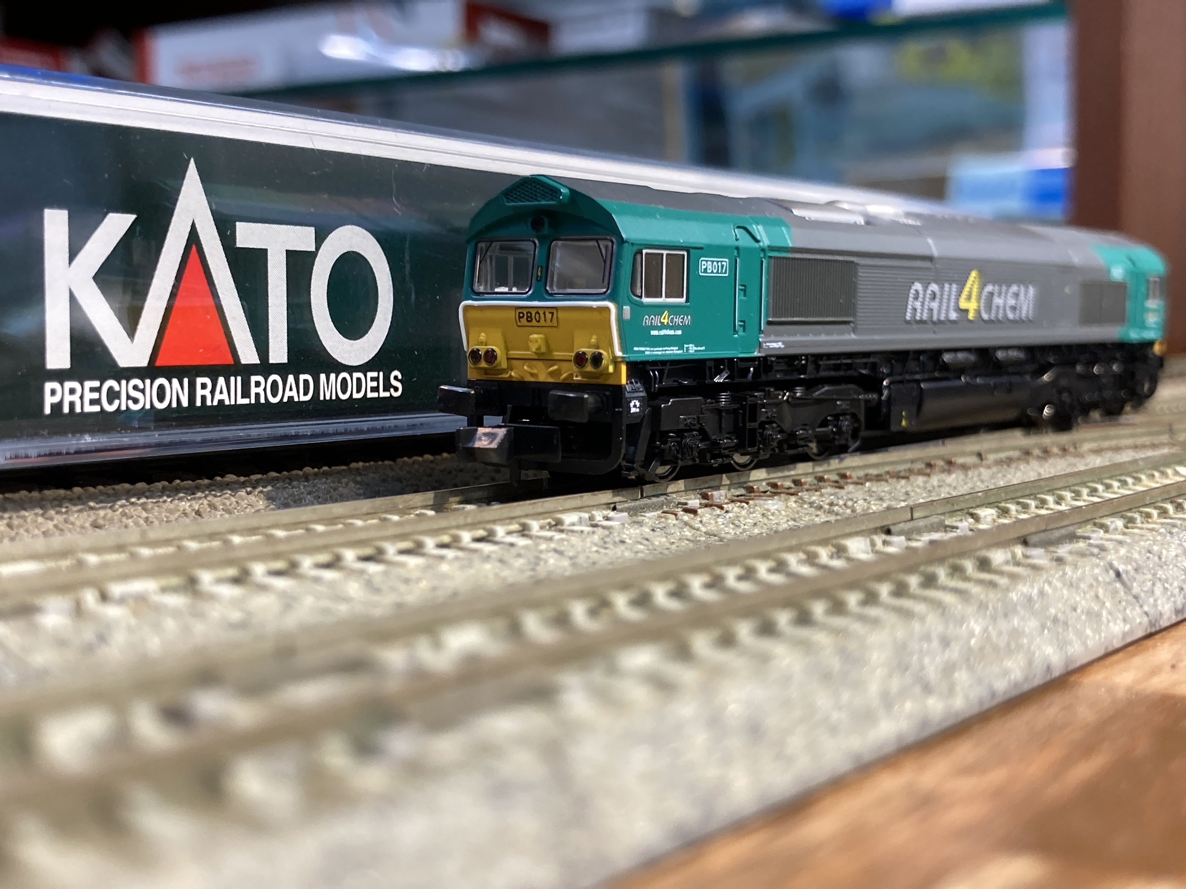 KATO K10817 CLAS 66 Rail 4 Chem PB017