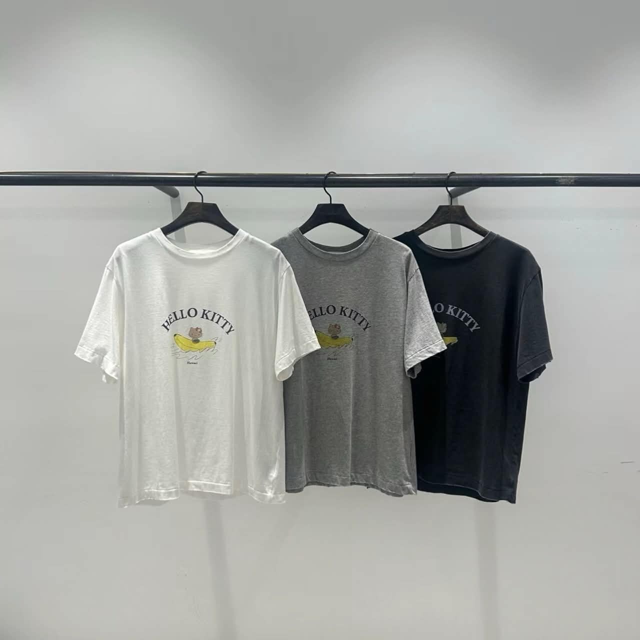 FL38 好促咪香蕉 Hello Kitty Tee