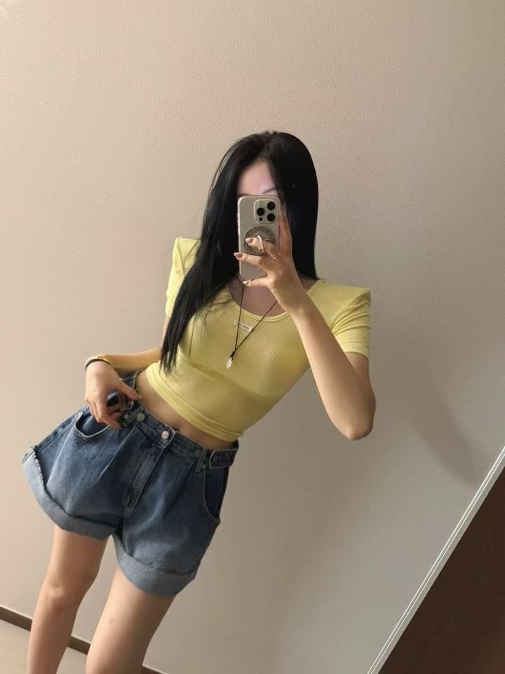 墊肩白標籤短袖T