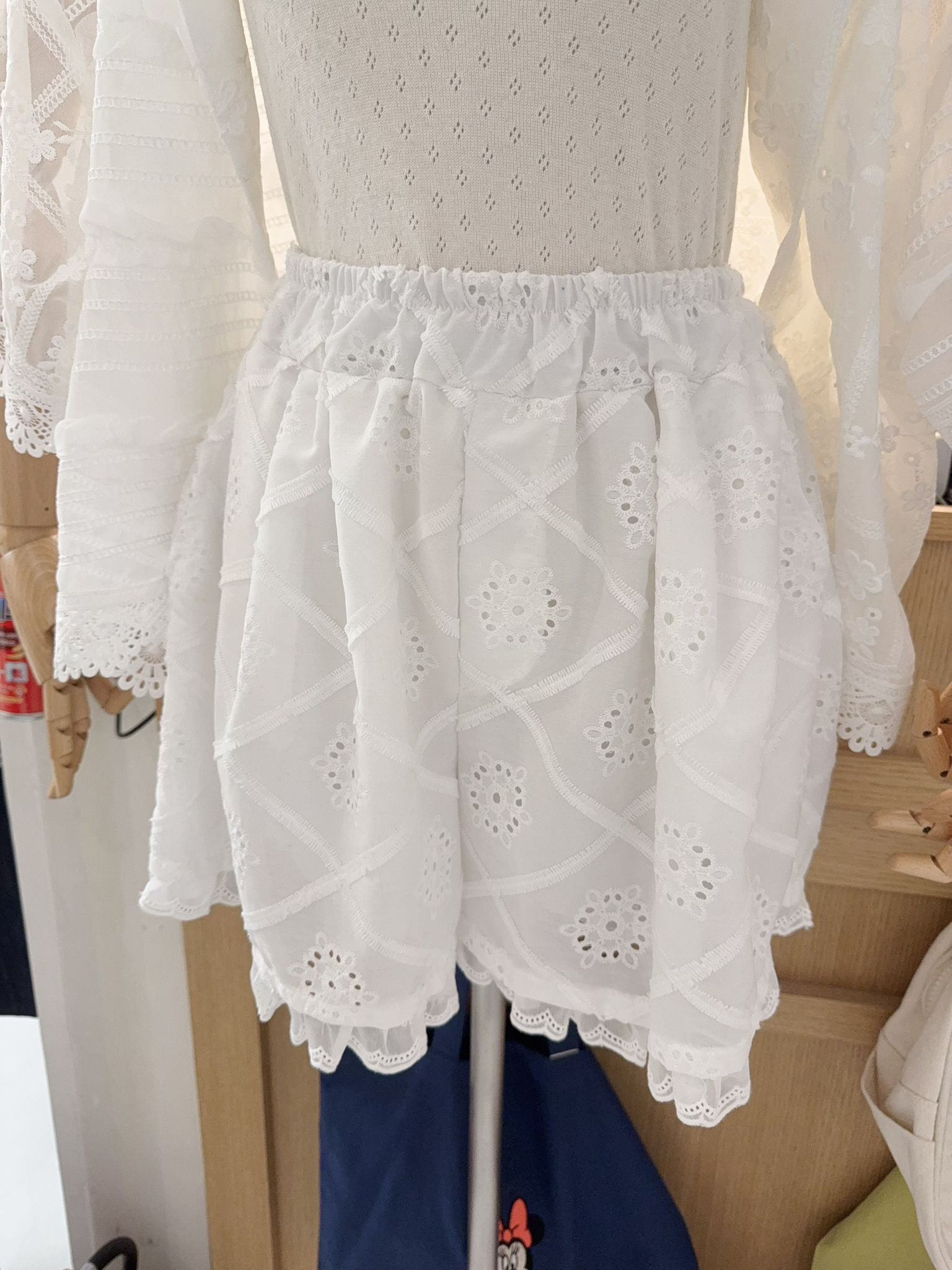 VN02   高質橡根LACE褲    腰24-41   長 15.5  HIP47    $299(一口價)