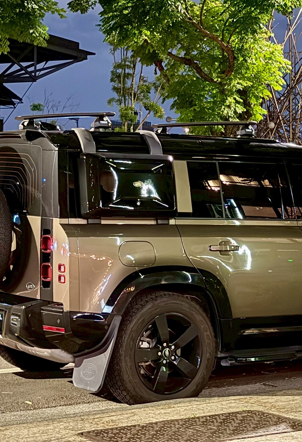 THULE 7107 roof rack installed on Land Rover Defender
