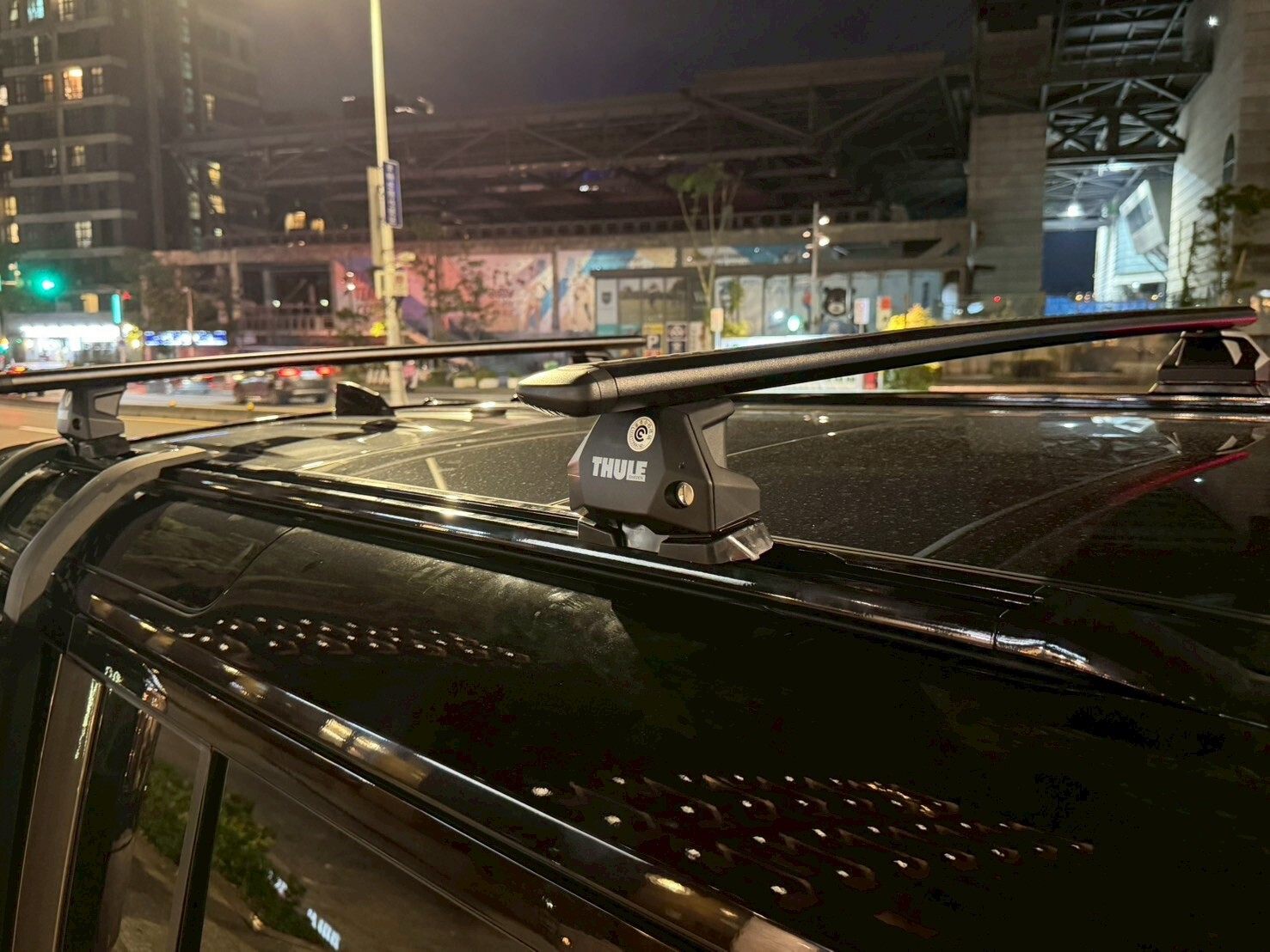 THULE 7107 roof rack installed on Land Rover Defender