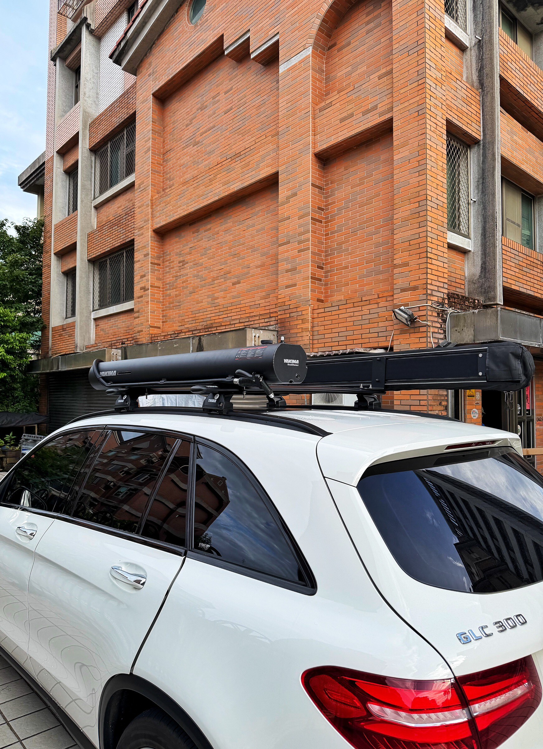 Benz GLC YAKIMA RoadShower 淋浴水箱實裝案例