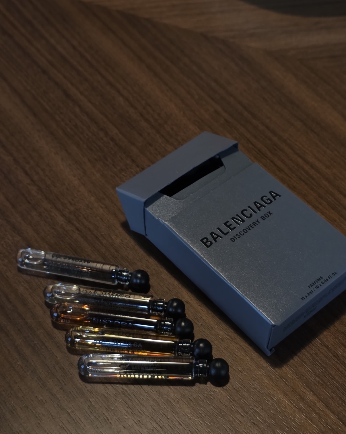 〈輕鬆get CORTIS同款💚〉巴黎世家Balenciaga Discovery Box 試管香水10入