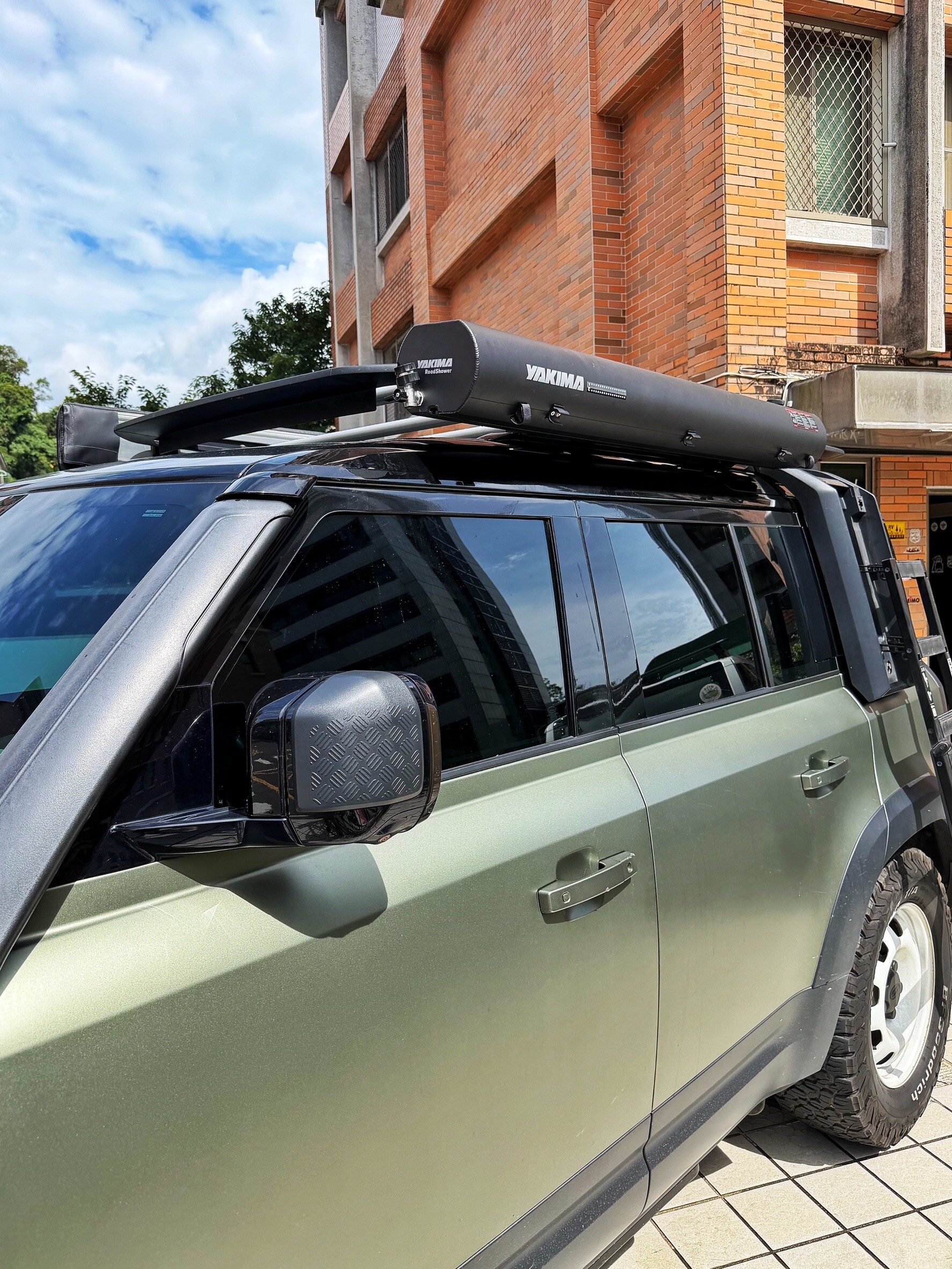 Defender 衝浪野營戶外沖洗 RoadShower 安裝案例