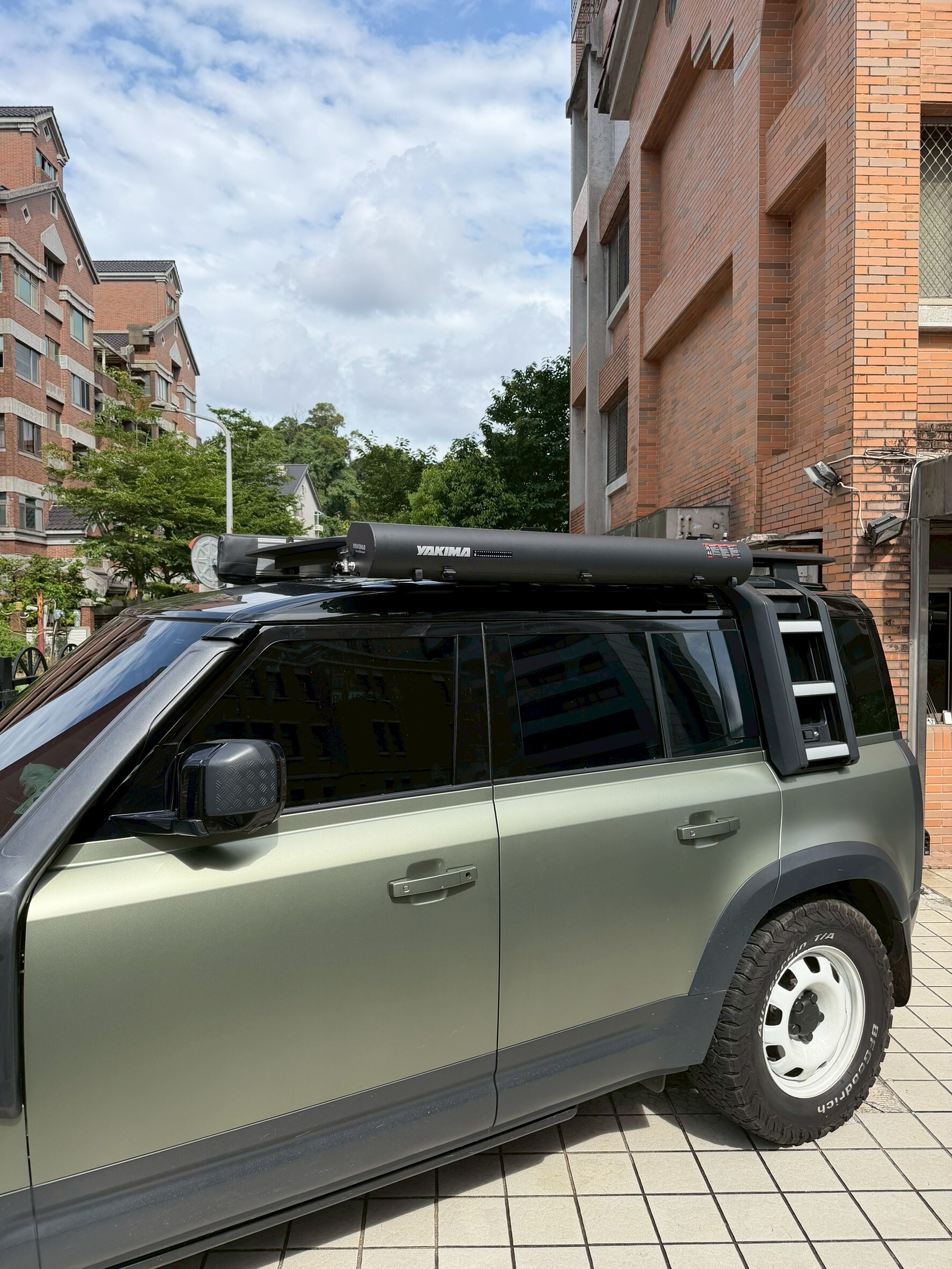 Defender 衝浪野營戶外沖洗 RoadShower 安裝案例