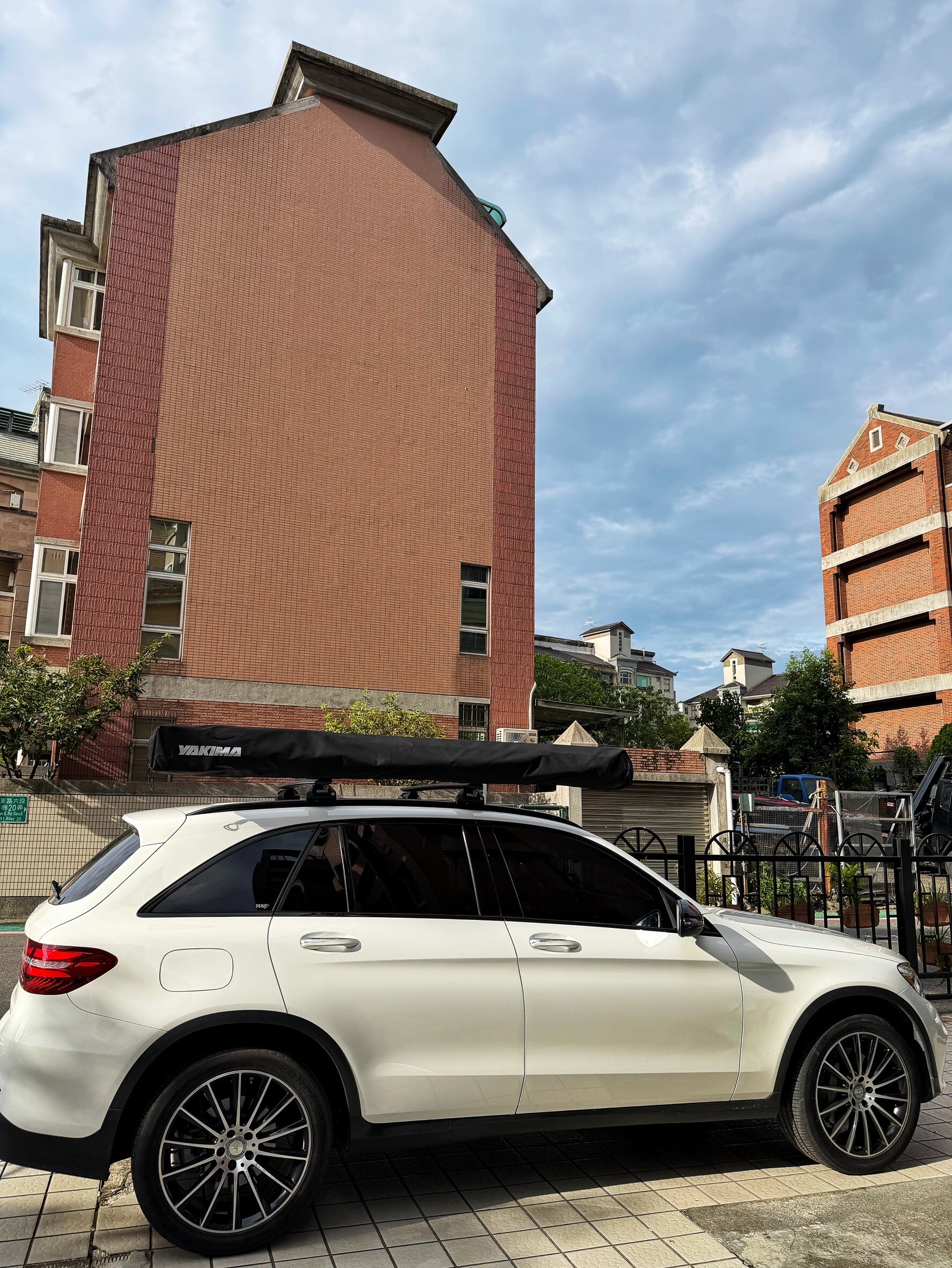 Benz GLC 戶外旅行露營遮陽帳安裝案例