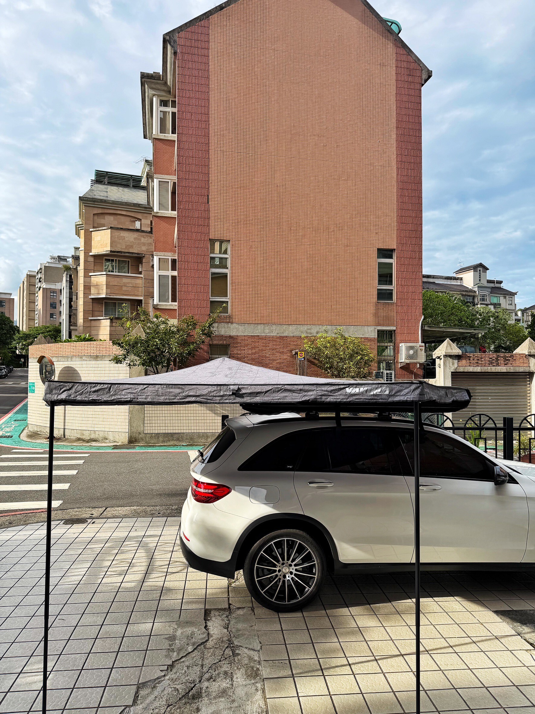GLC 車頂架整合 YAKIMA OverNOut 270 車邊帳