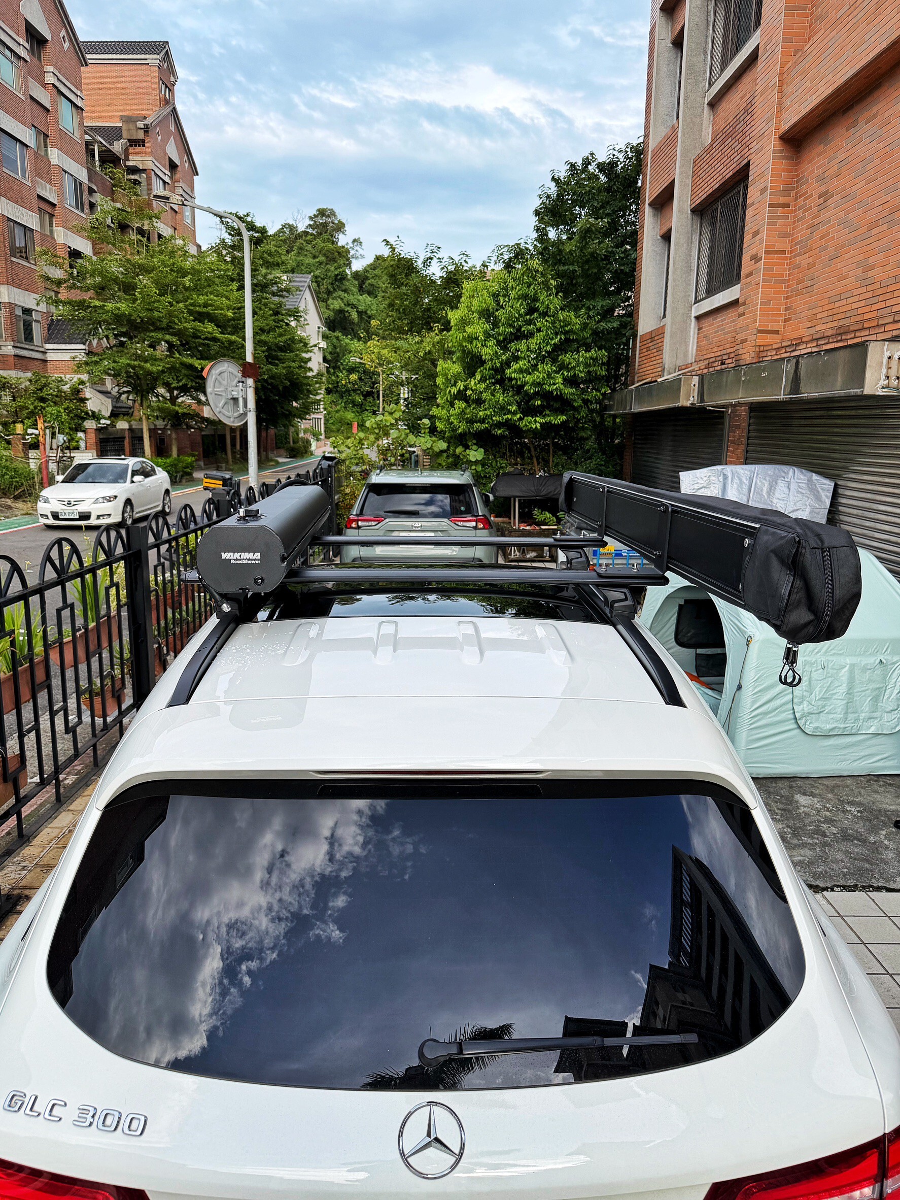 Mercedes-Benz GLC 露營車泊搭配 YAKIMA 270 車邊帳