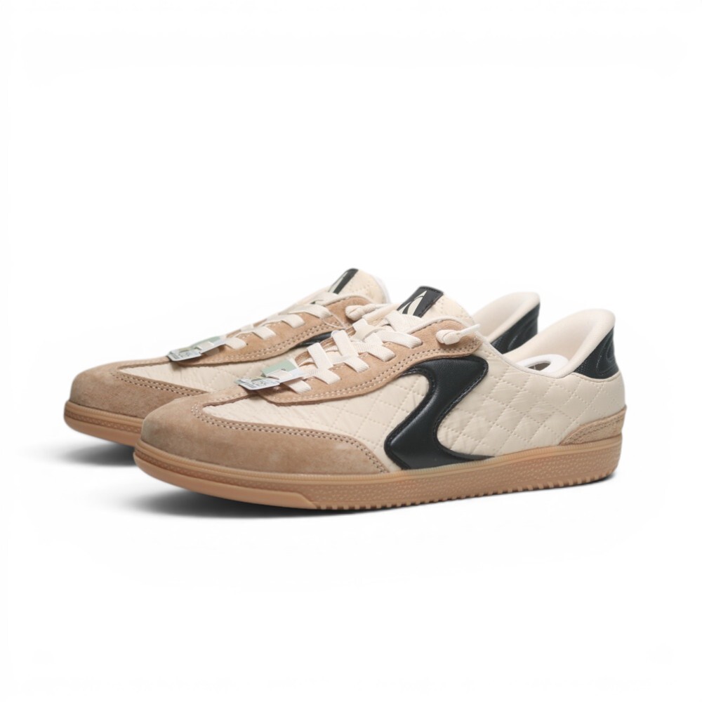 SKECHERS 休閒鞋 HOTSHOT 奶茶色 寬楦 瞬穿 免鞋帶 德訓鞋 女 185329WNTBK