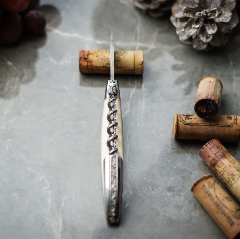 FORGE DE LAGUIOLE ⋆ 大師系列 ⋆ 猛獁象牙化石 ⋆ 大馬士革鋼刀片 ⋆ 刻藤紋飾侍酒刀
