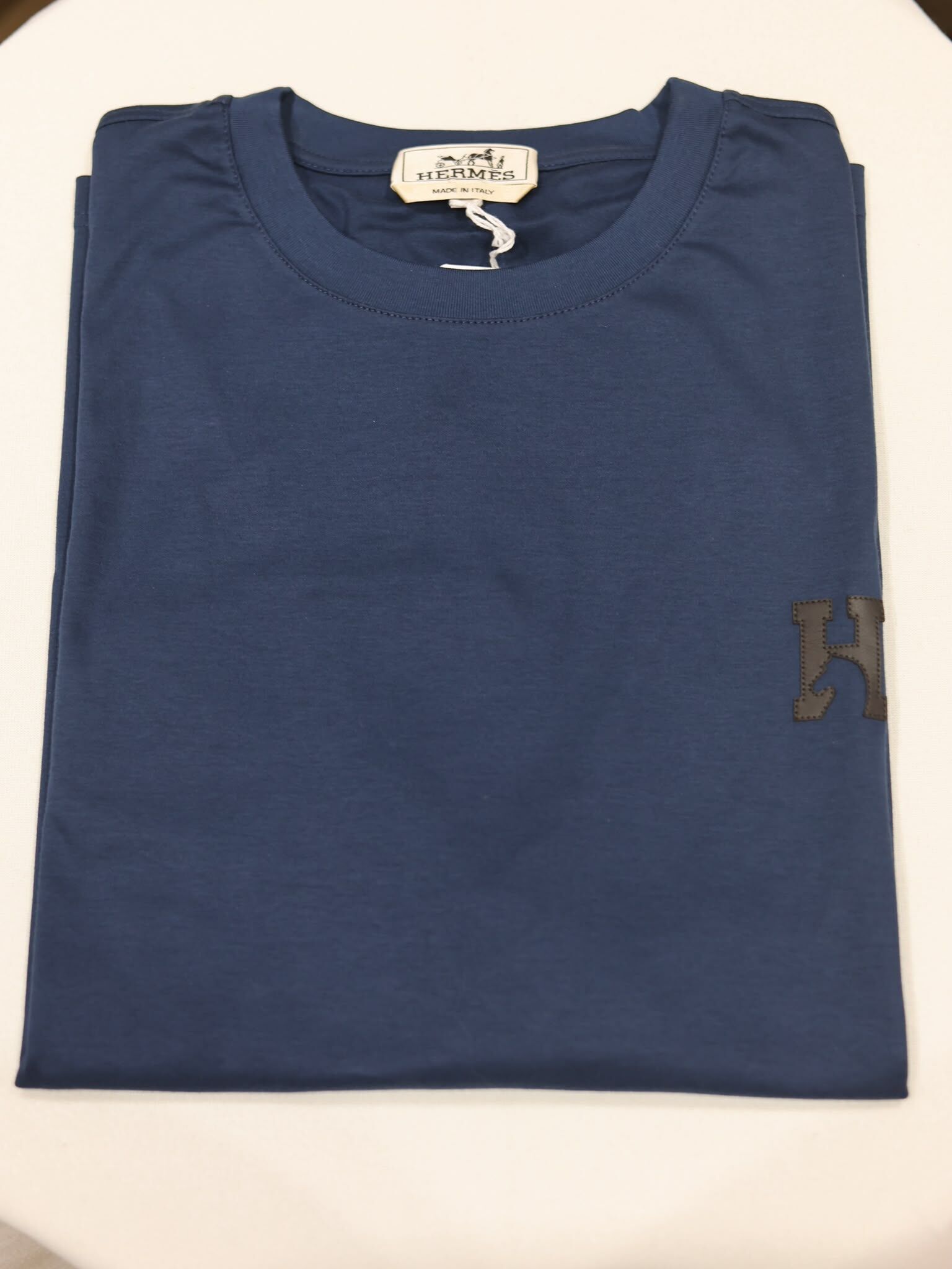 "H'Cheval" t-shirt with leather detail indigo （可預訂size）