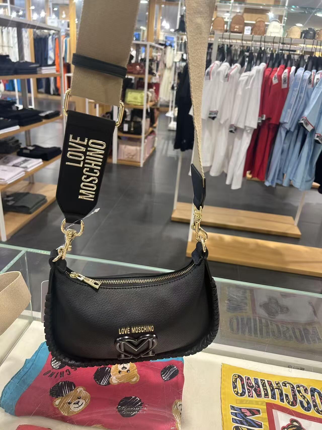 LYS02110 Love Moschino 粗肩帶斜孭袋