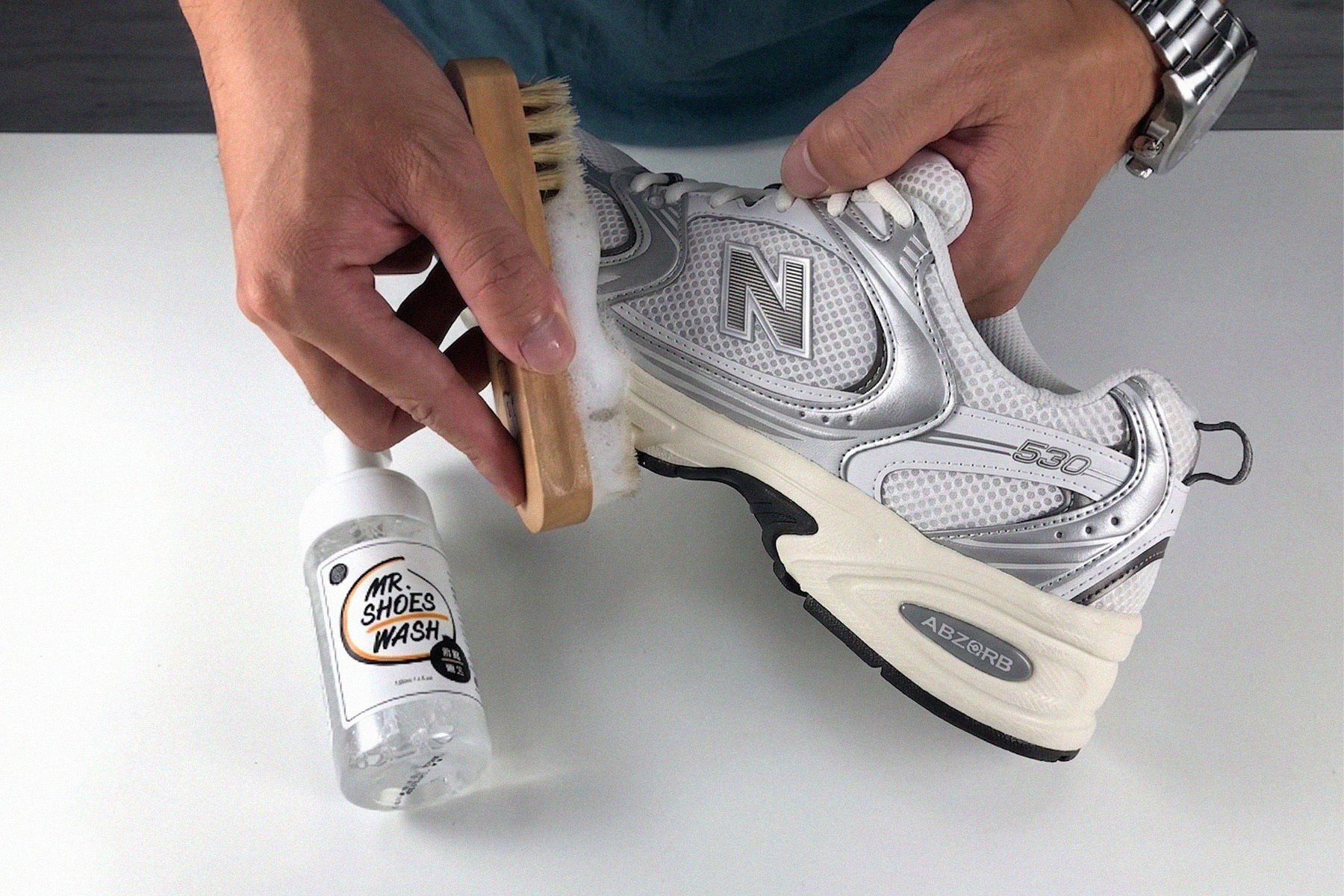 new balance 530 防御工事洗鞋特工慕斯與軟毛刷清潔實測