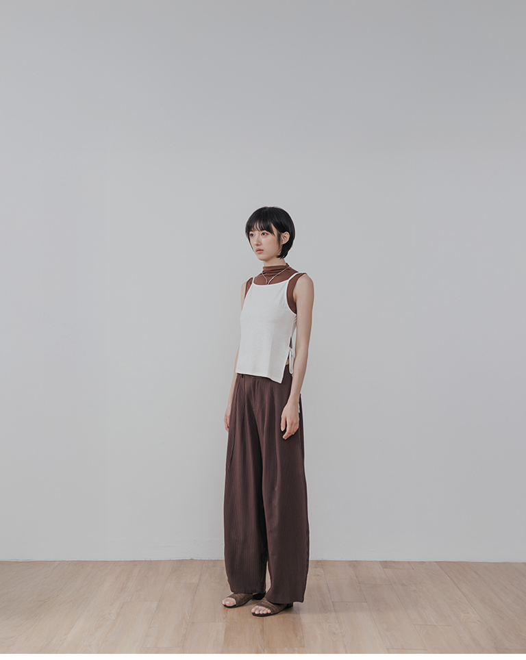 Side-slit strappy spaghetti strap tank top - white【01099576】in stock+pre-order